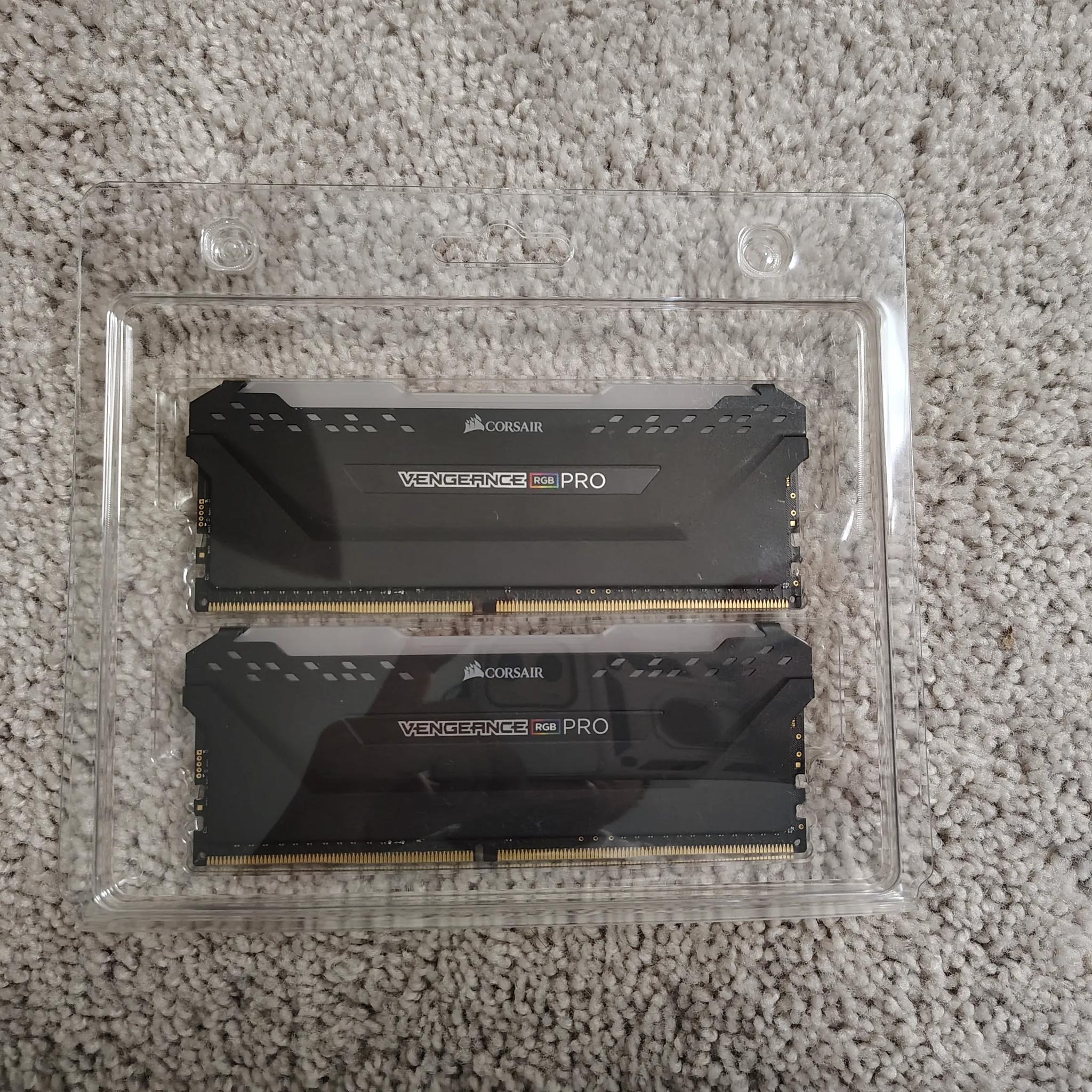 16GB DDR4 3000 MHZ CORSAIR VENEGANCE RGB