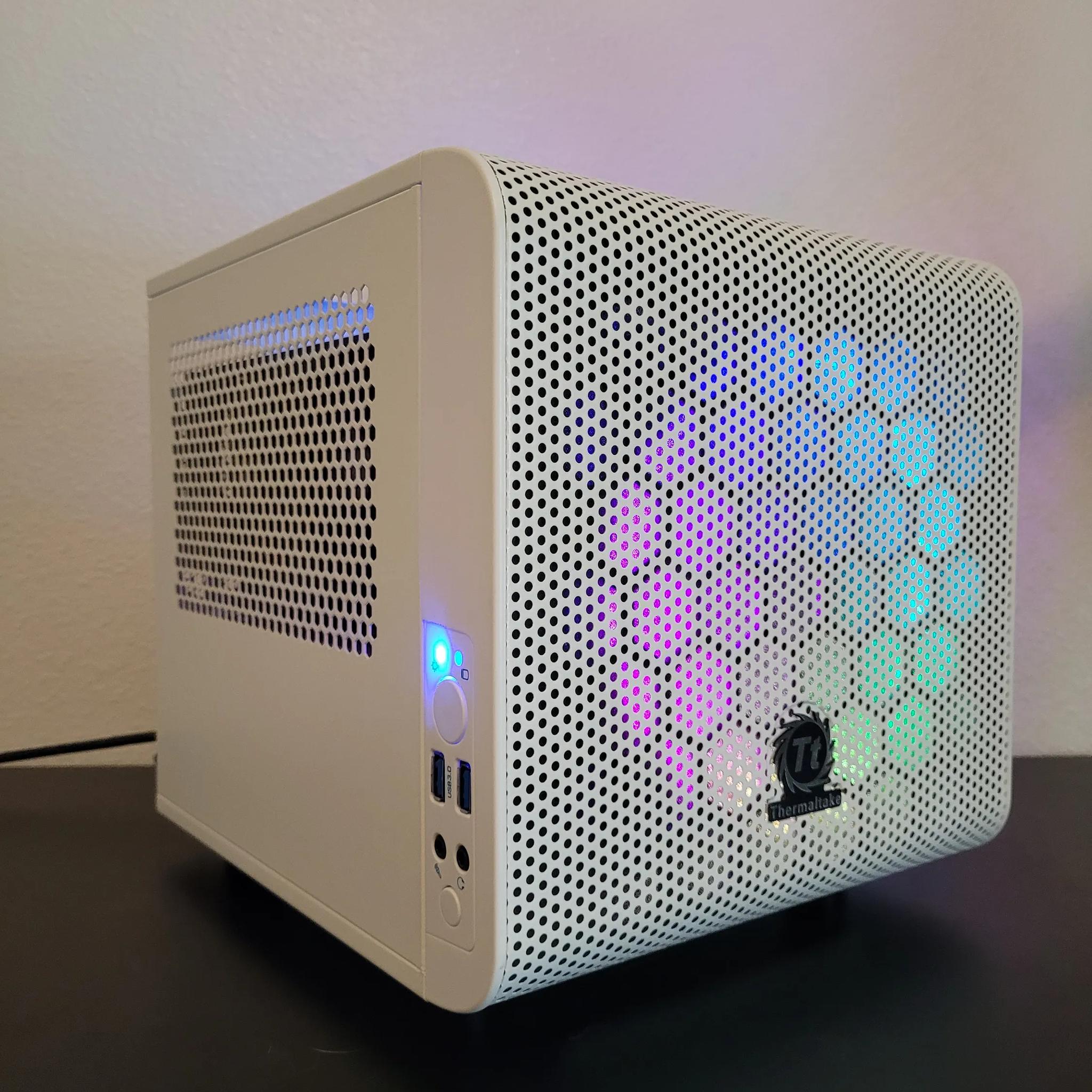 ❄️Snowball ❄️ITX // i7 6700 // GTX 1070 8GB // 16GB DDR4 // 1TB SSD