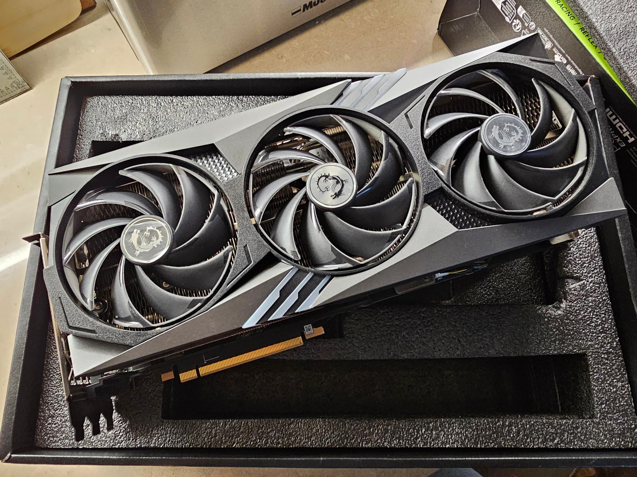 MSI GeForce RTX 4090 GAMING TRIO