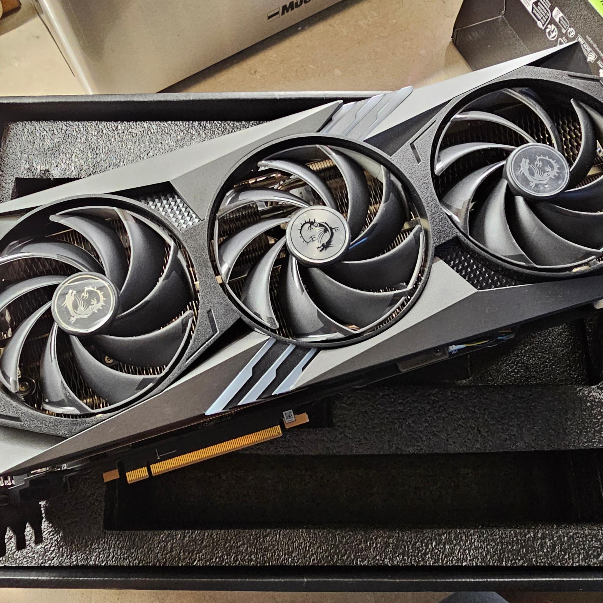 MSI GeForce RTX 4090 GAMING TRIO