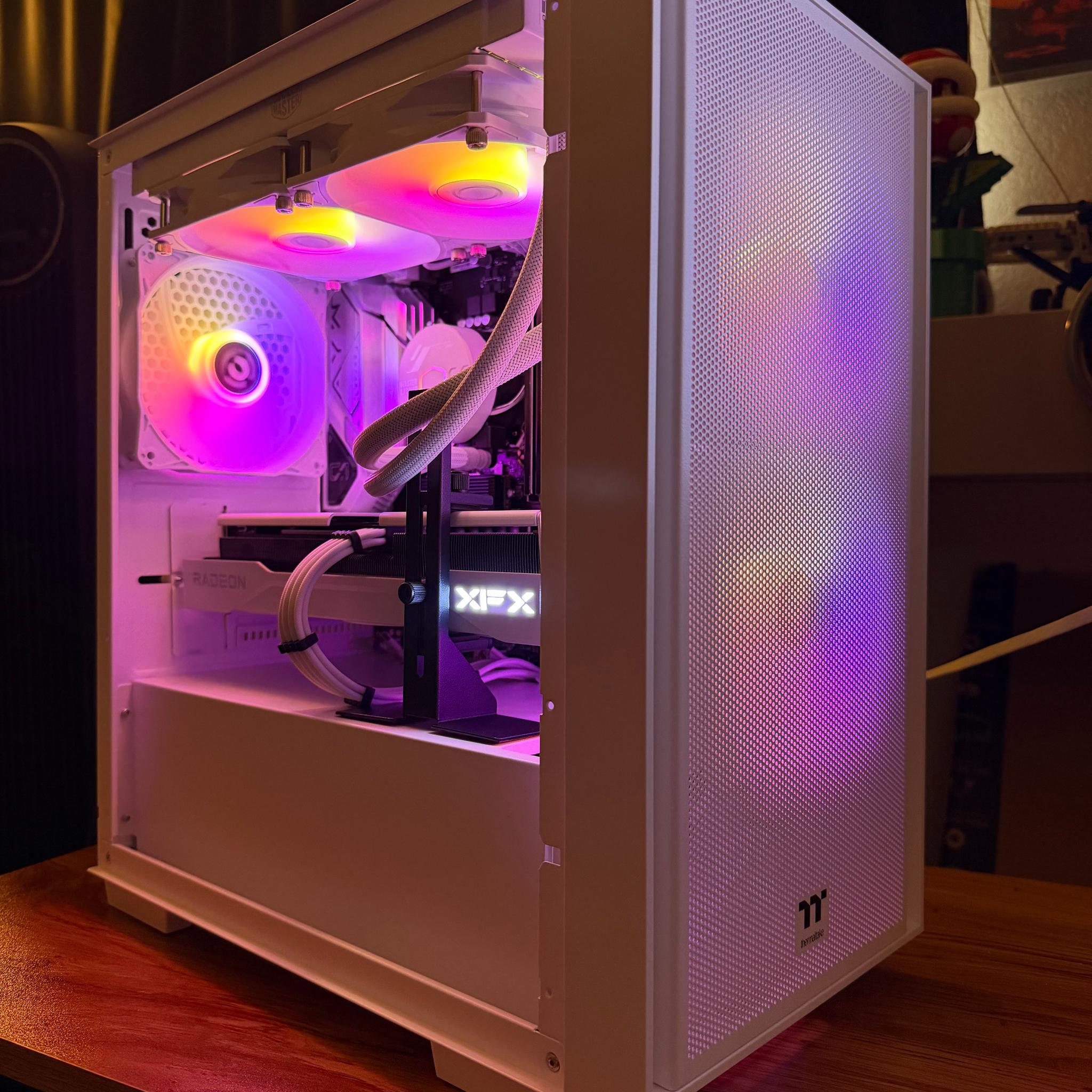 ❄️🧊 White Out 🧊❄️ Intel Gaming PC! i5-13600K | 9060XT 16GB | 1TB SSD | 32GB DDR4 | Free Shipping!