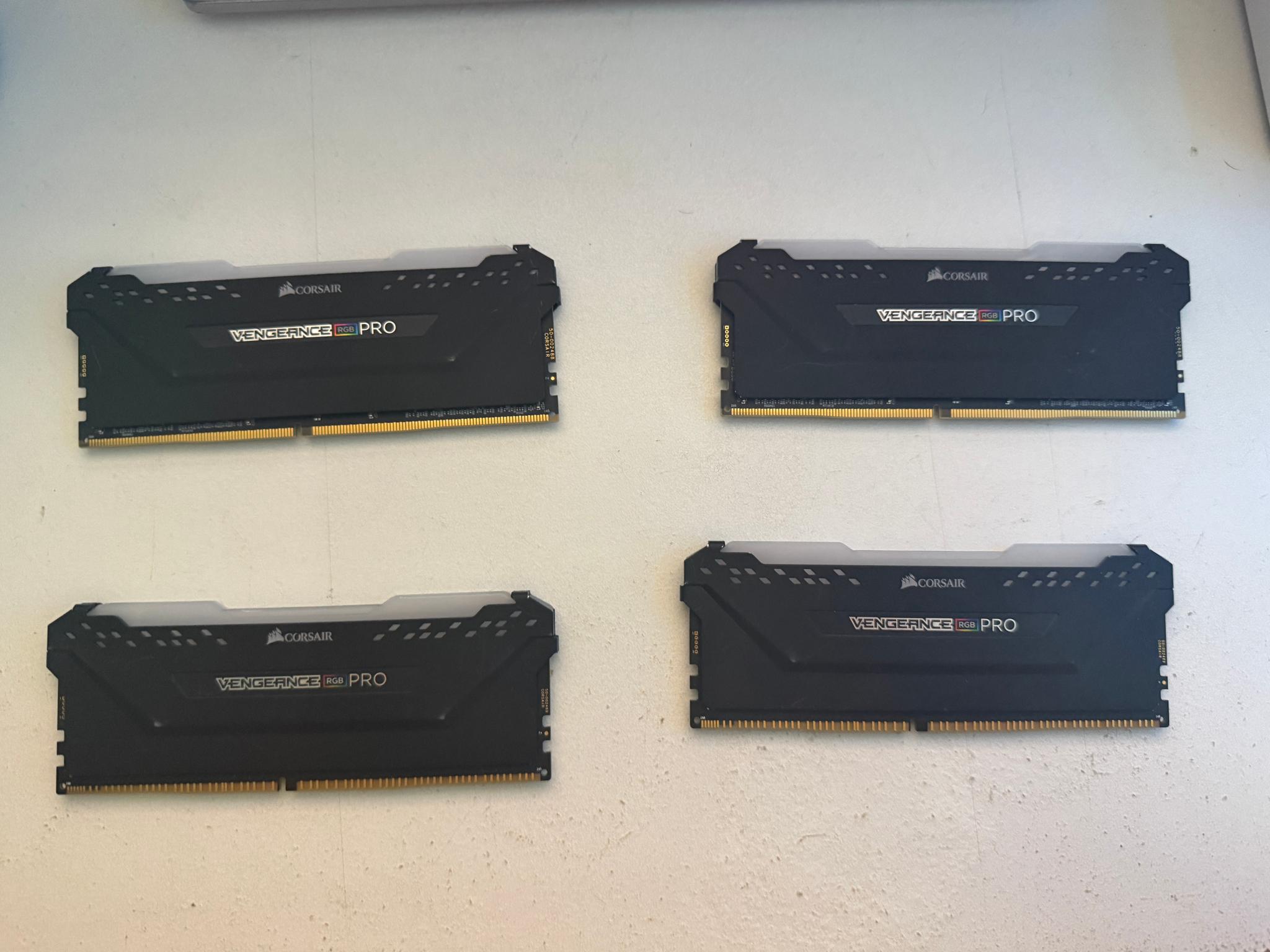 Corsair Vengeance pro 32GB and Lighting Sticks