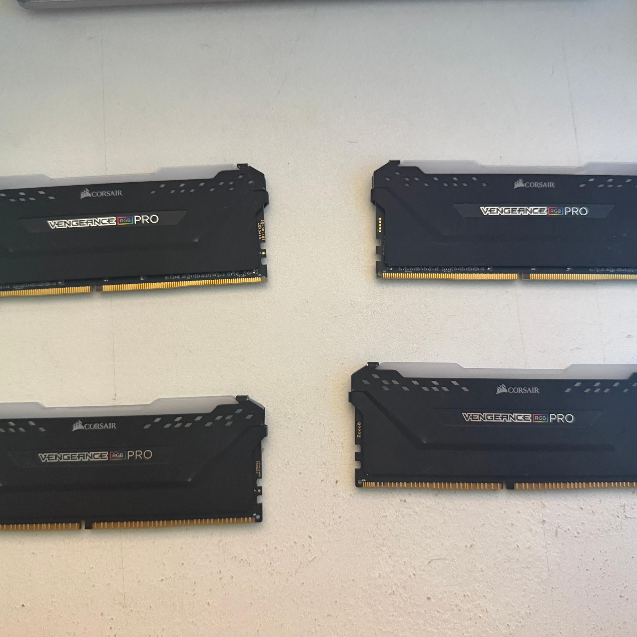 Corsair Vengeance pro 32GB and Lighting Sticks