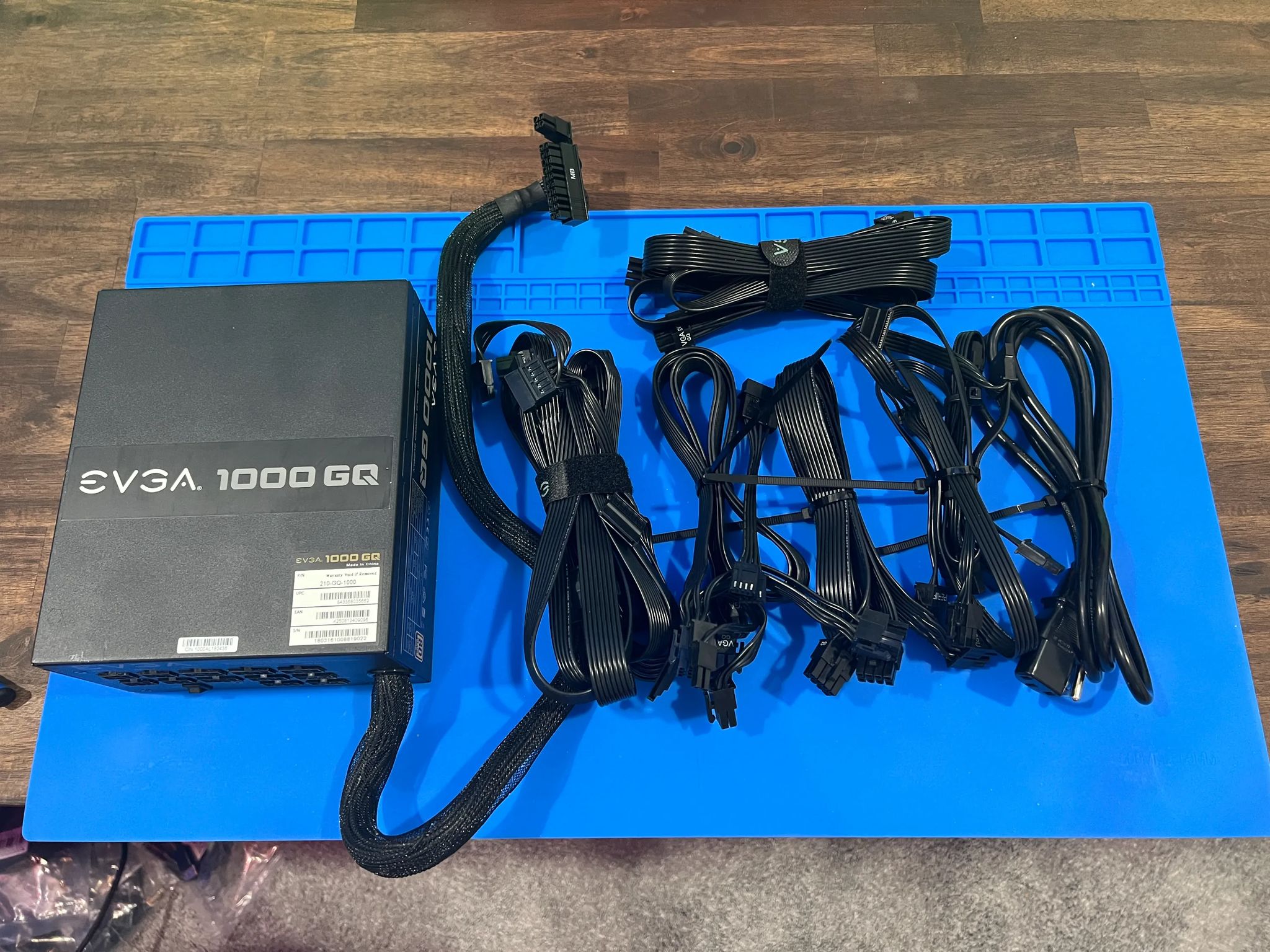 EVGA 1000 GQ, 80+ GOLD 1000W, Semi Modular, EVGA ECO Mode