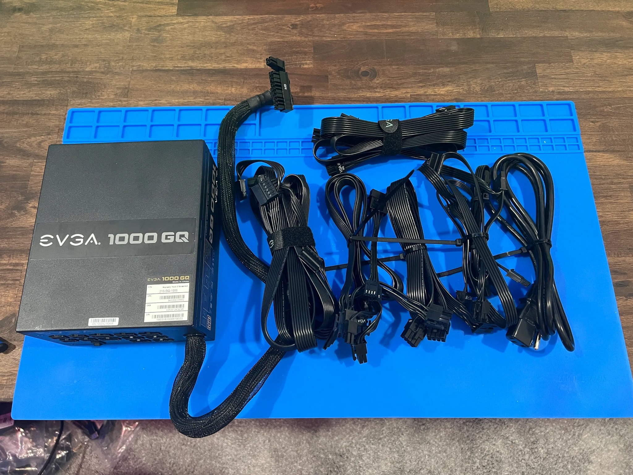 EVGA 1000 GQ, 80+ GOLD 1000W, Semi Modular, EVGA ECO Mode