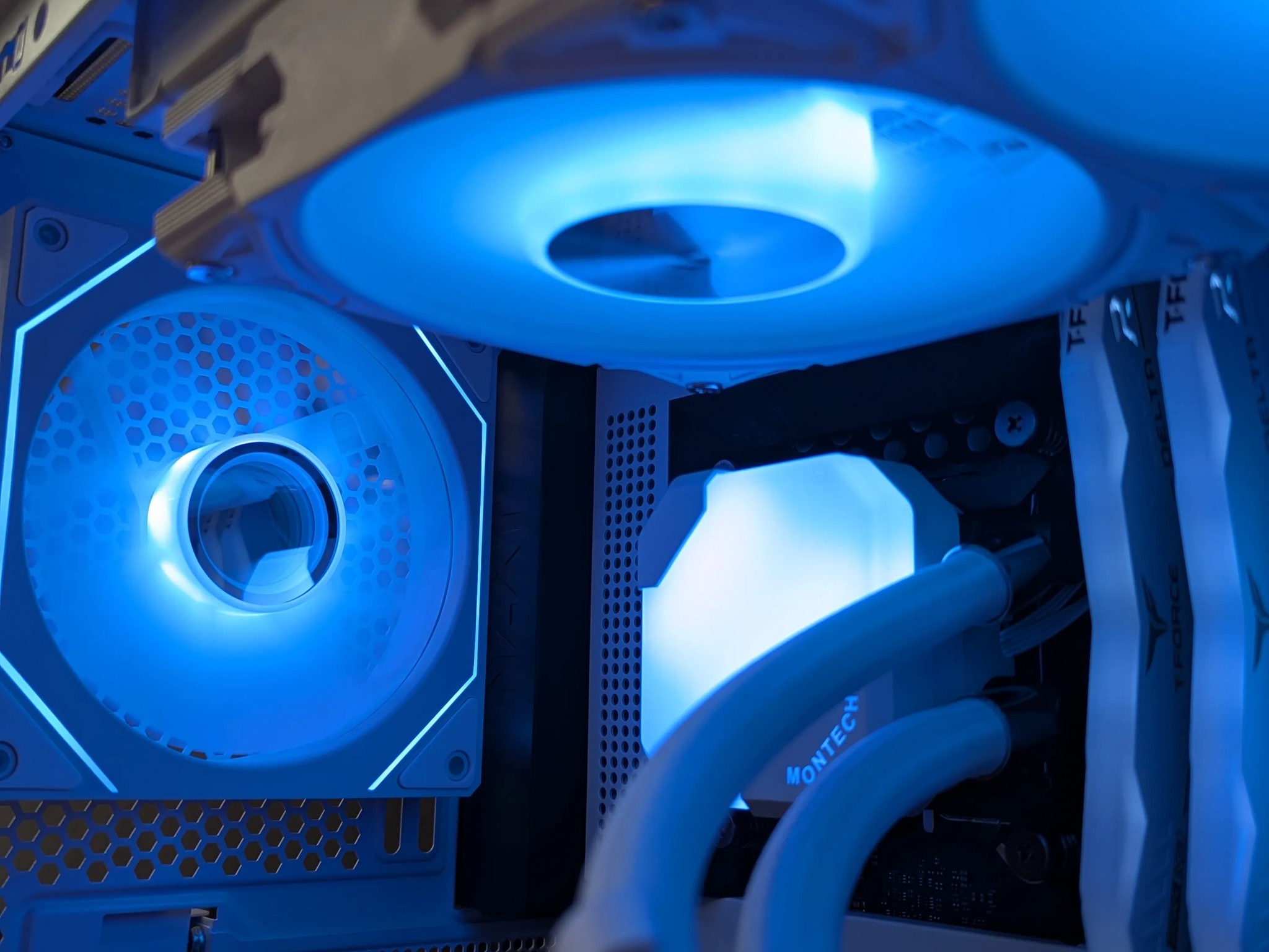 💀 Ghost – 4070 Gaming PC | 13600KF + 32GB DDR5 + NVMe Gen4 ⚡❄️