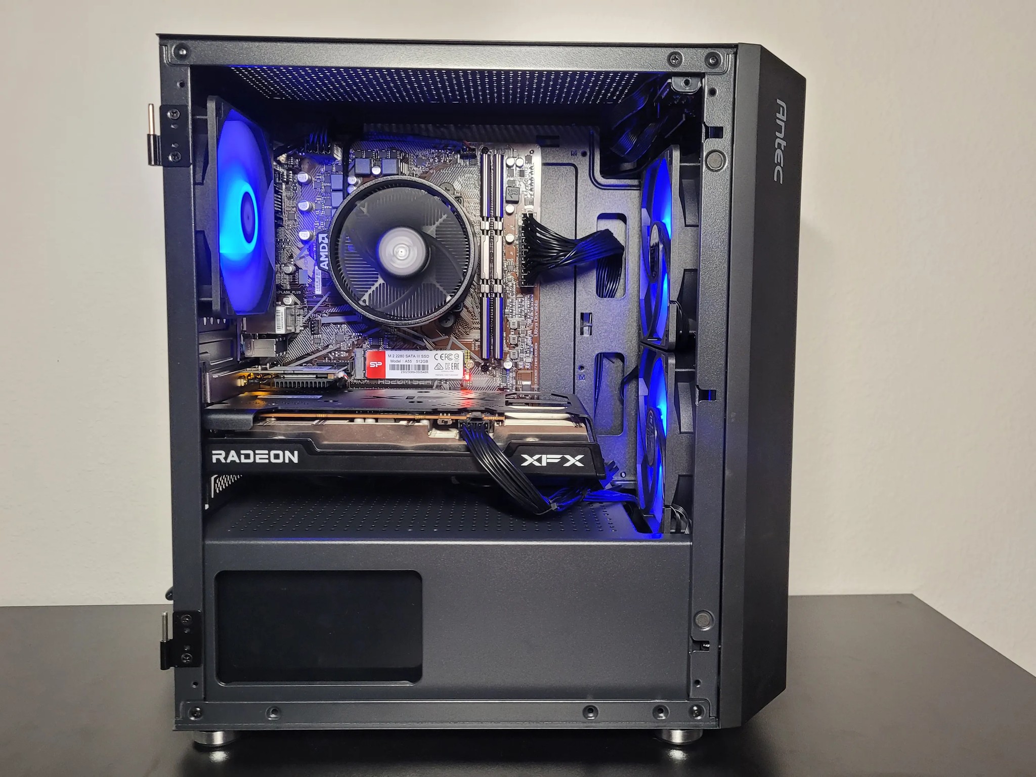 RGB Gaming PC // RX 6600 // 16GB 3000mhz // Ryzen 3100 (i7-7700) // 512GB SSD //