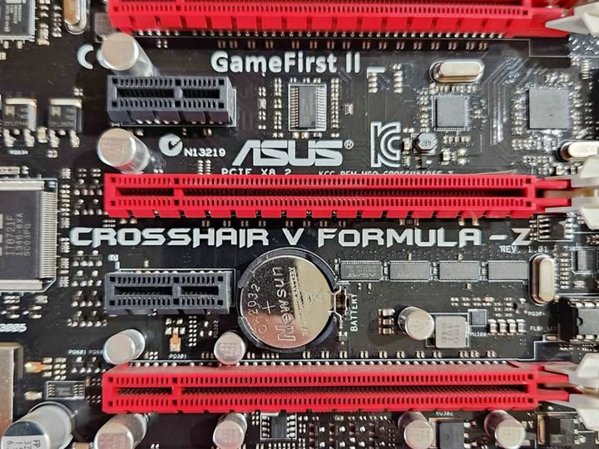 Asus Crosshair V Formula-Z ATX AM3+ Motherboard w/ CPU AMD FX-8350 and DR3 Ram 32GB (4x8GB)