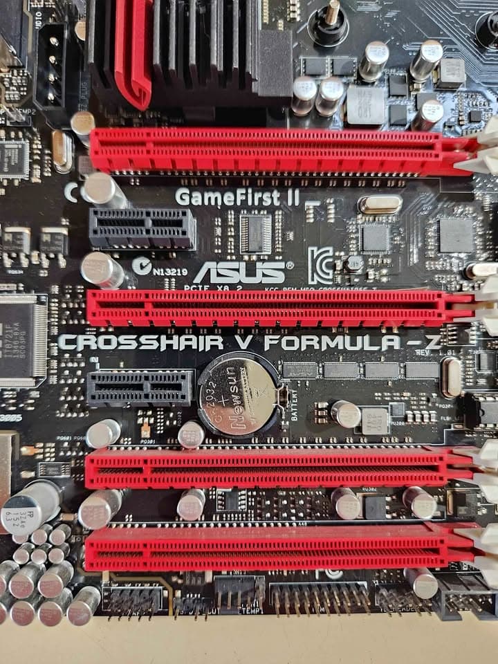 Asus Crosshair V Formula-Z ATX AM3+ Motherboard w/ CPU AMD FX-8350 and DR3 Ram 32GB (4x8GB)
