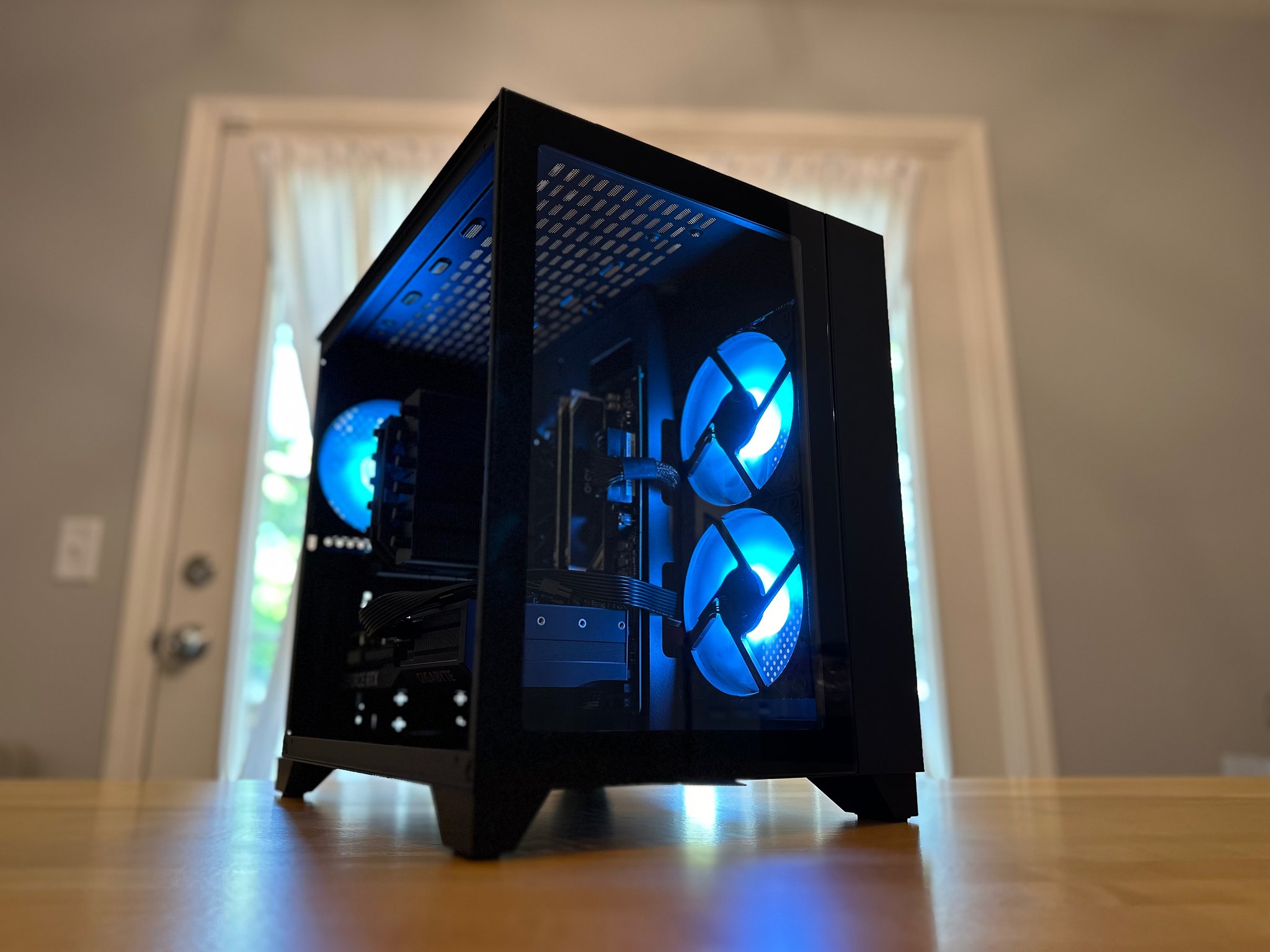 ⚡️🐎|RTX 4070 12gb, Ryzen 7 5800x, 32gb Ram, 1tb SSD Content Creation/Gaming Powerhouse! All New