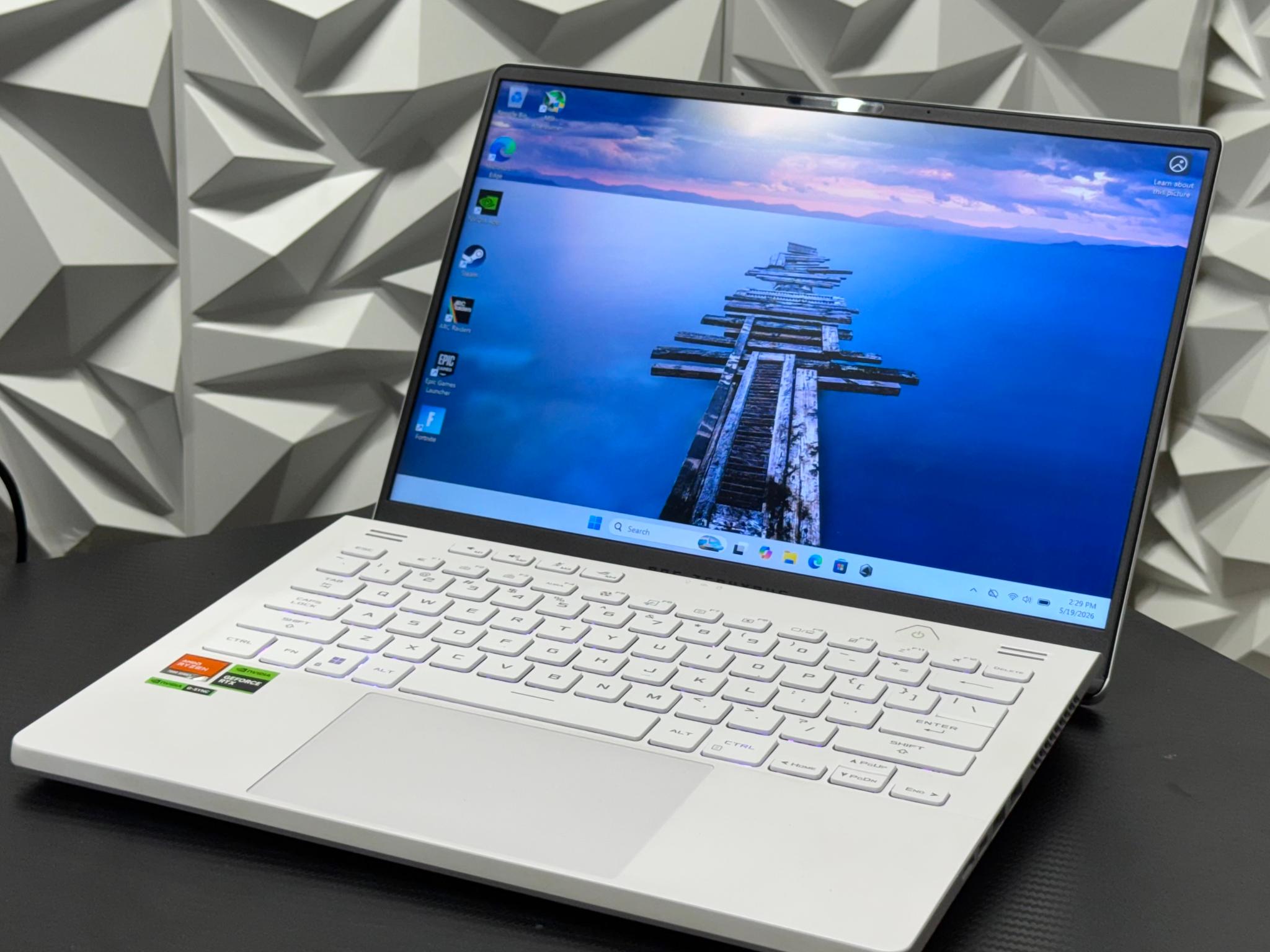 Gaming laptop / RTX 4060 / Ryzen 9 / 32GB DDR5 Ram / 1TB SSD / 165Hz 1440P Resolution