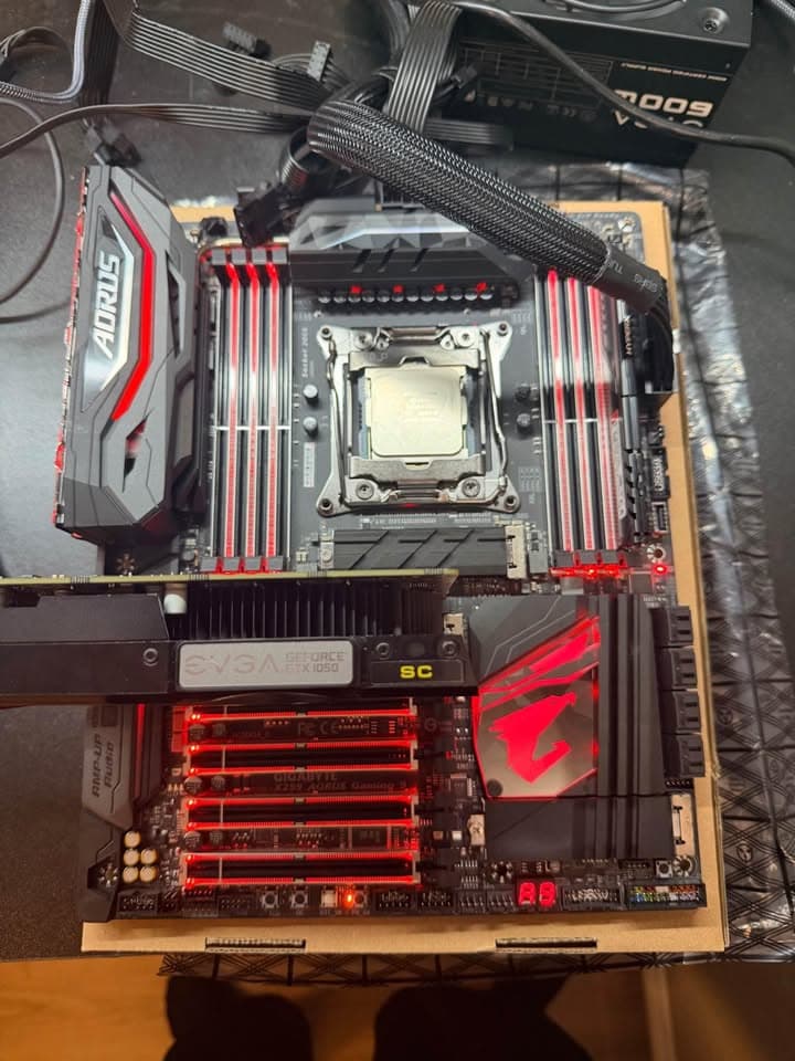 Gigabyte AORUS X299 Gaming 9 i9-7900X 32GB DDR4 Motherboard Combo