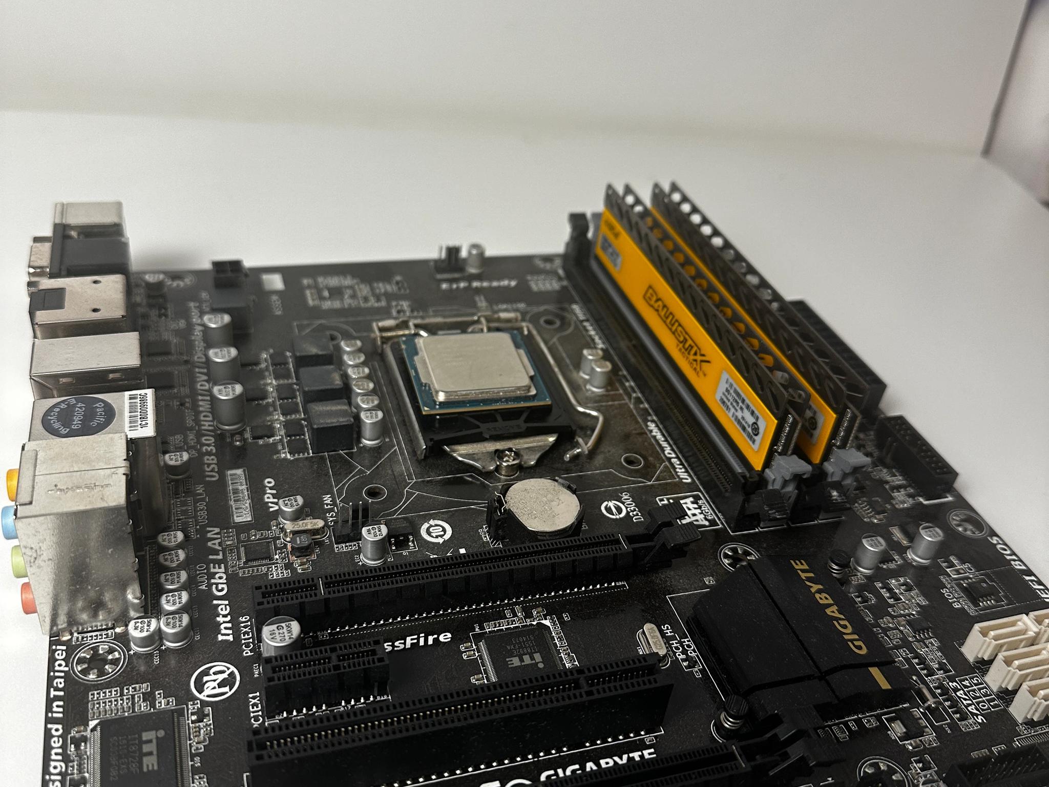 GIGABYTE GA-Q87M-D2H, I5 4590, 16gb DDR3 Combo! LGA1150 mATX Motherboard W/ IO