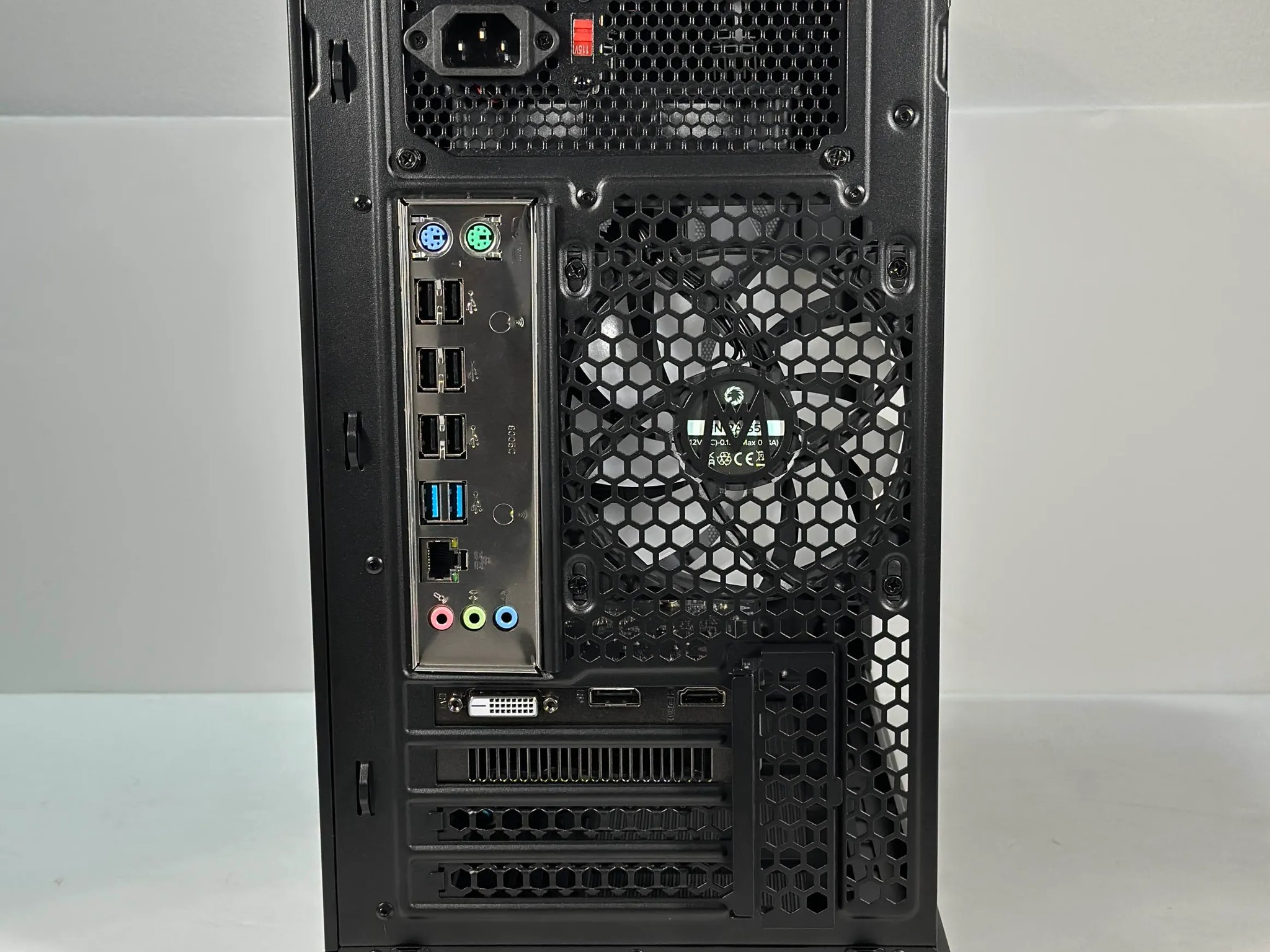 Intel i7 6 Core | GeForce GTX 1650 | 16GB RAM | 512GB SSD | WIFI | 1080p Black Gaming PC