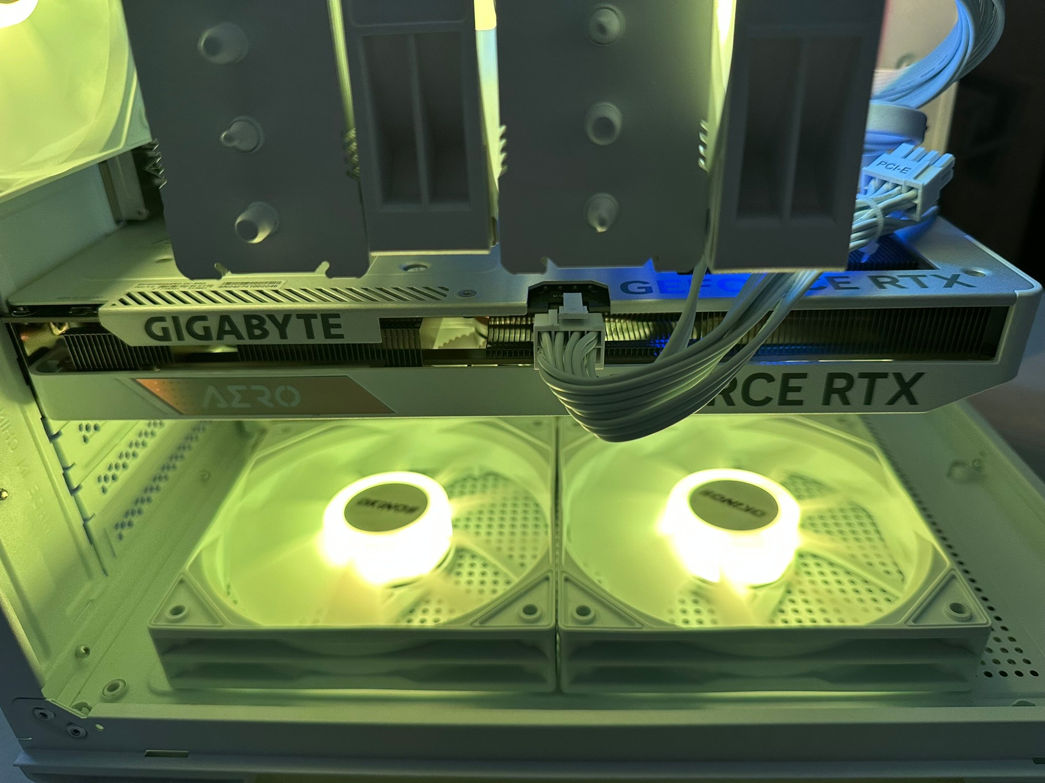 Ryzen 5 8400F / RTX 4060 / 512GB NVME / 16GB RAM