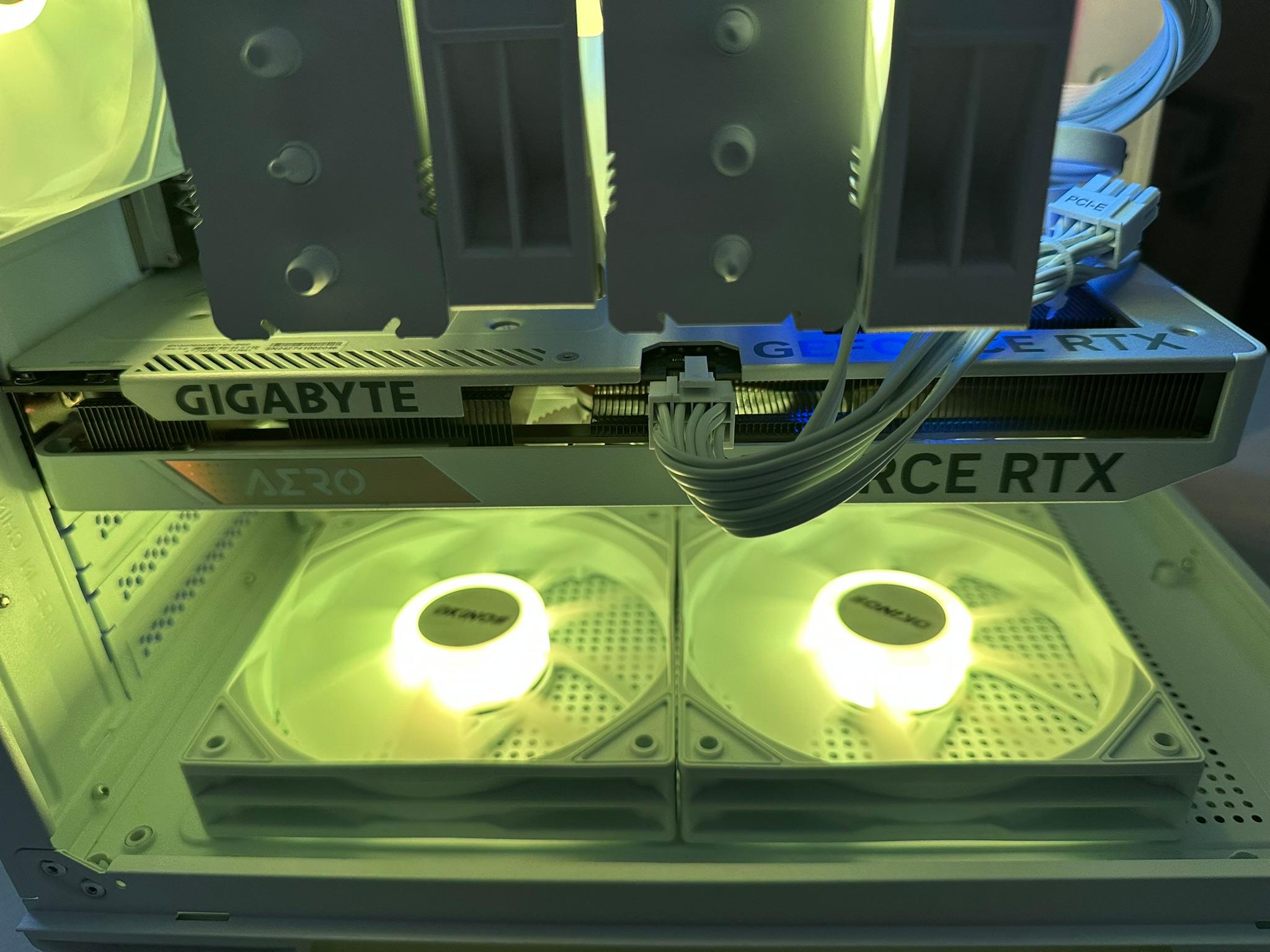 Ryzen 5 8400F / RTX 4060 / 512GB NVME / 16GB RAM