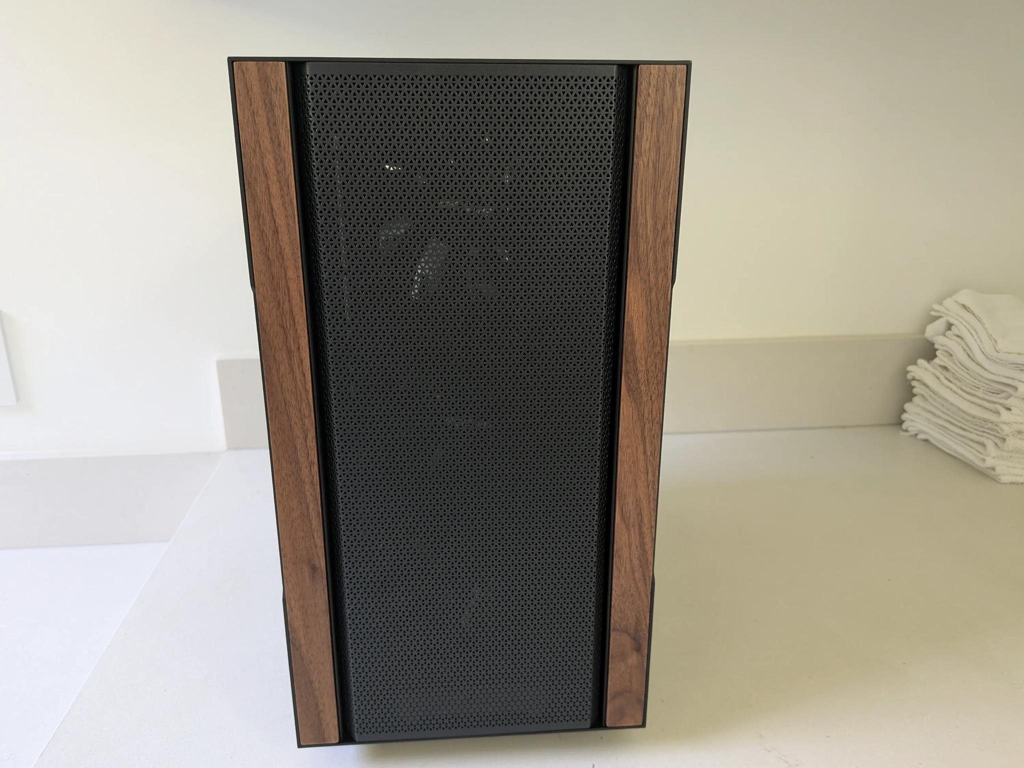 Walnut Wood RX 9070 PC - Intel Core i5 13th Gen, AMD Radeon RX 9070, 32 GB RAM, 4 TB SSD