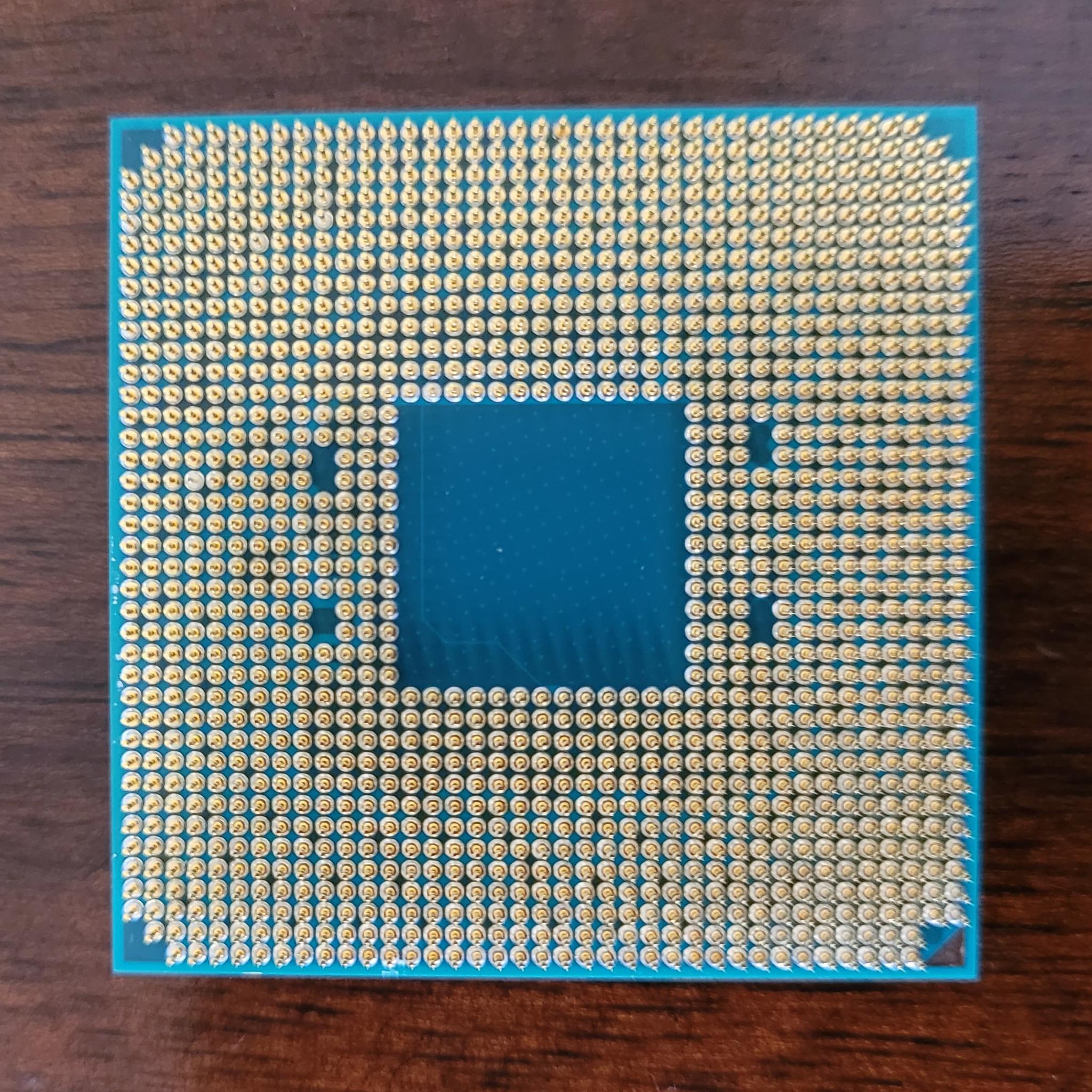 AMD Ryzen 7 2700 8-Core Processor (with Wraith Spire LED Cooler) NO OG BOX