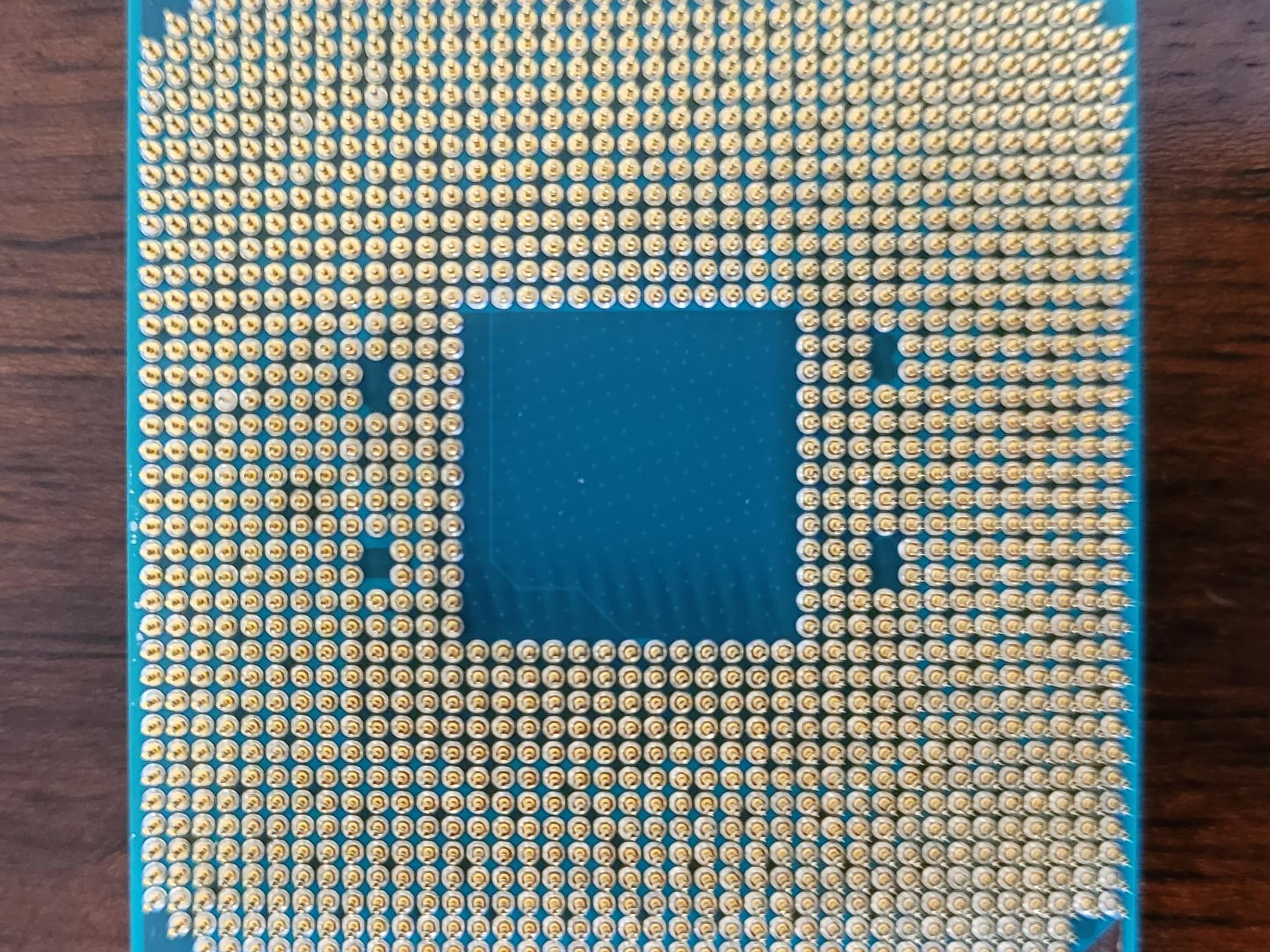 AMD Ryzen 7 2700 8-Core Processor (with Wraith Spire LED Cooler) NO OG BOX