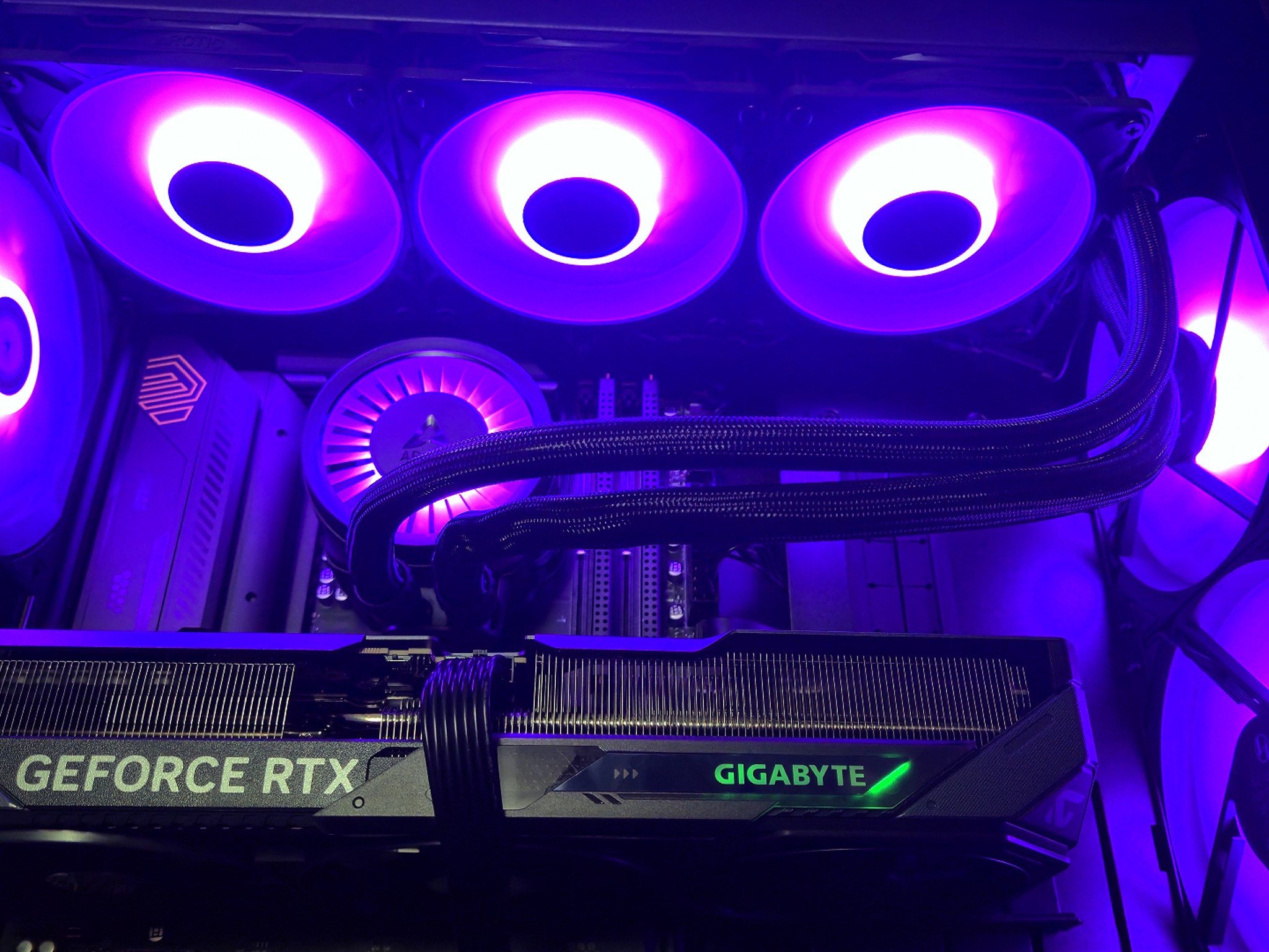 RTX 5070 OC - Core Ultra 7 270K Plus - 32GB DDR5 6000 - 2TB Gen4 NVMe - Custom
