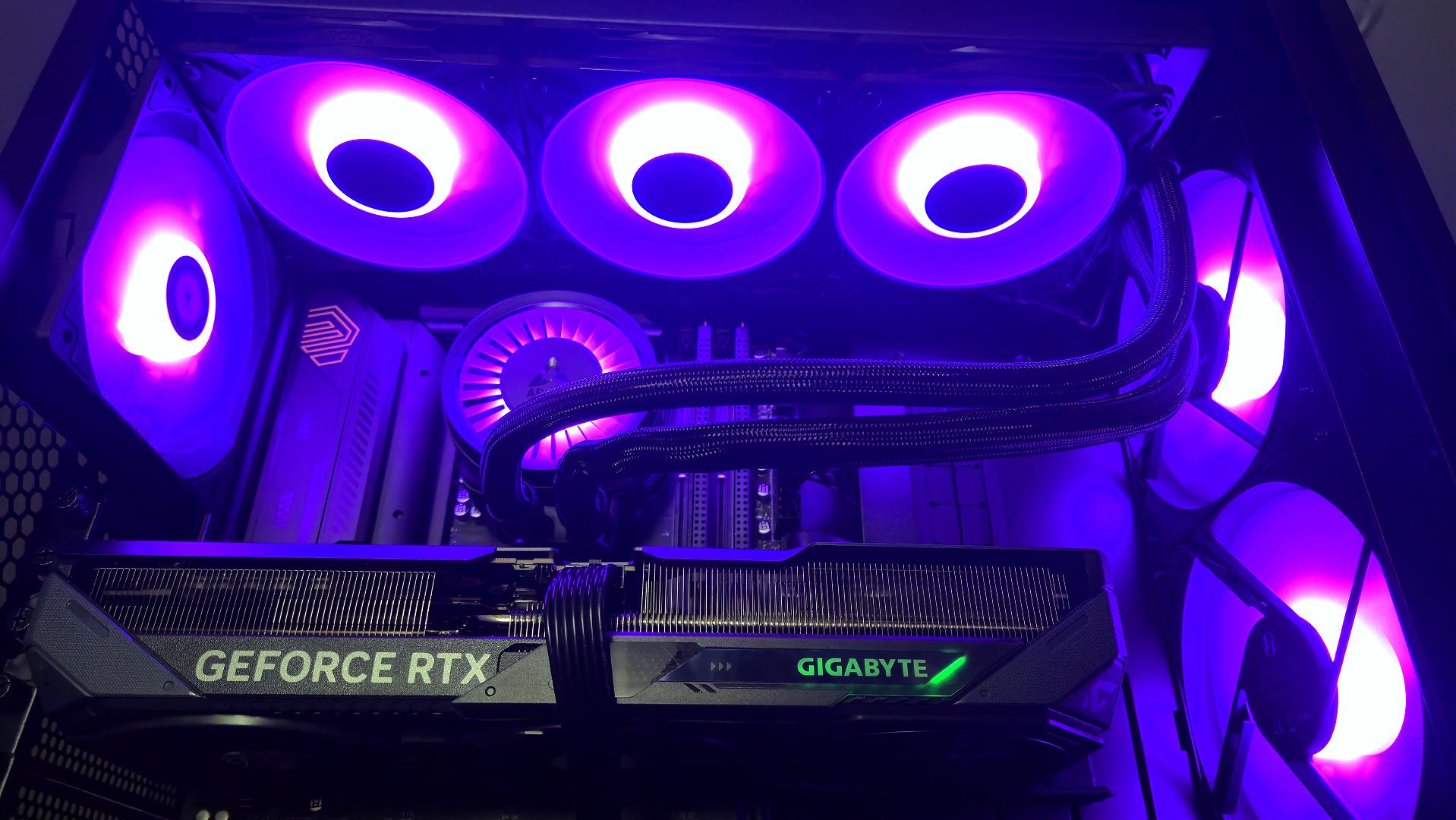 RTX 5070 OC - Core Ultra 7 270K Plus - 32GB DDR5 6000 - 2TB Gen4 NVMe - Custom