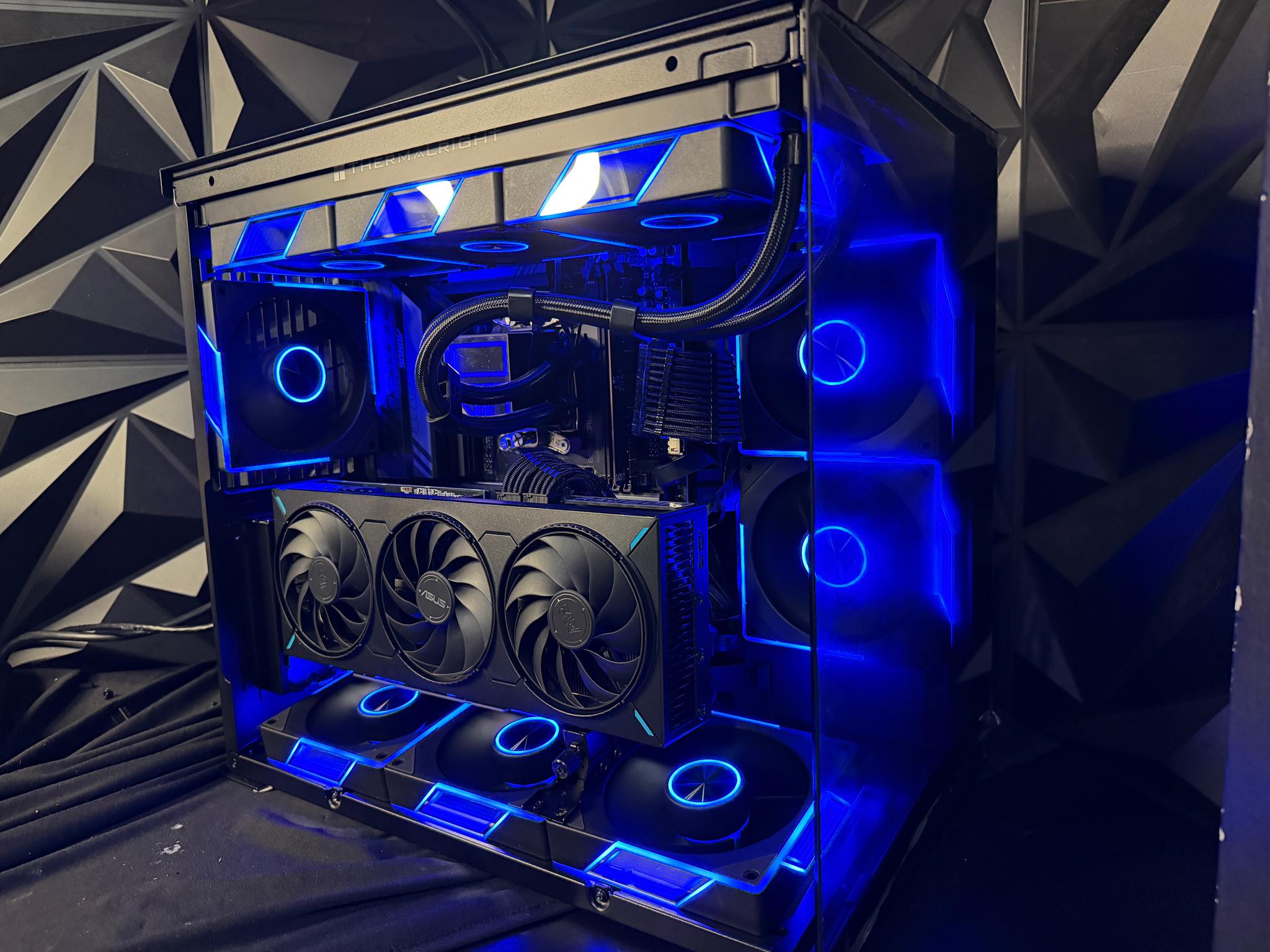 🕳️🌌 BLACK HOLE 🌌🕳️ Ryzen 9 7900X| RX 9070 GRE| 4.5 TB NVMe| 32 GB DDR5| 850W Gold PSU