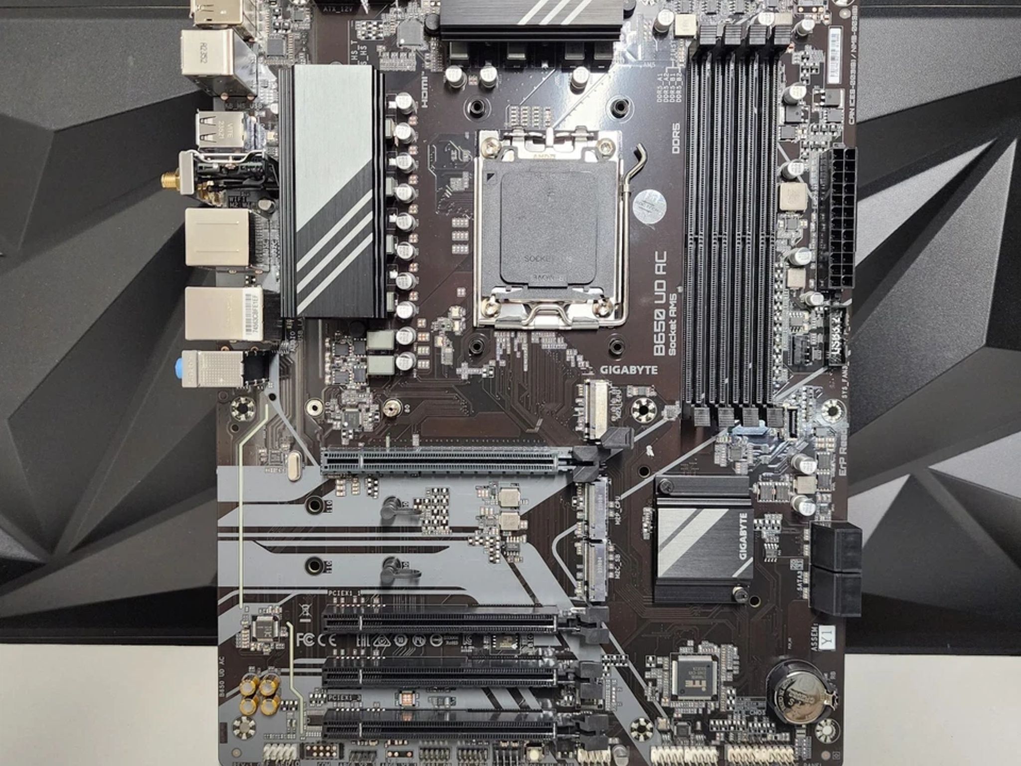 UPDATED BIOS GIGABYTE B650 UD AC WIFI DDR5 AM5 ATX MOTHERBOARD