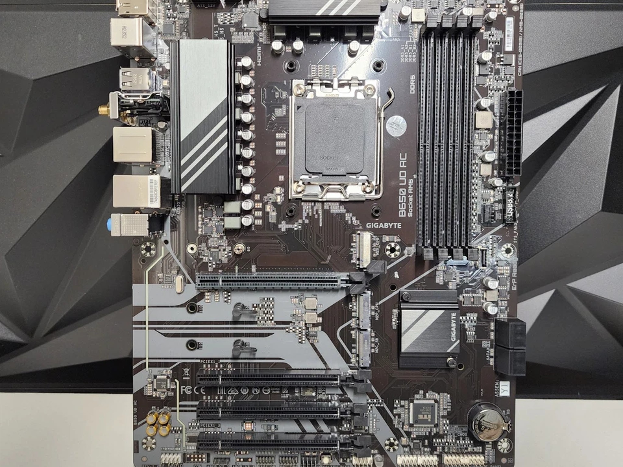 UPDATED BIOS GIGABYTE B650 UD AC WIFI DDR5 AM5 ATX MOTHERBOARD