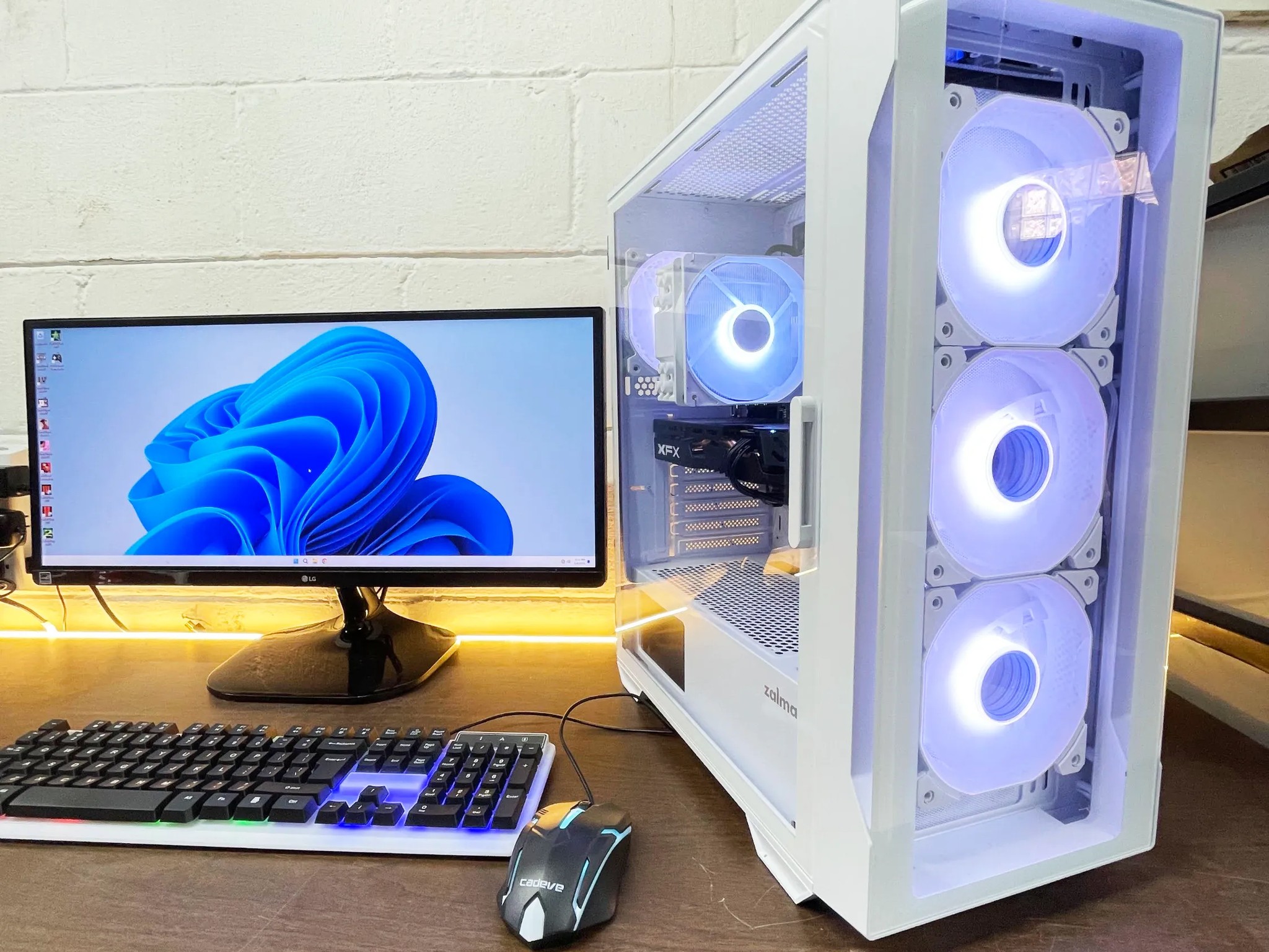 Frosty Gaming PC | Intel i7 / AMD RX580 / 8GB / 1.1TB Win 11 Pro + Wi-Fi