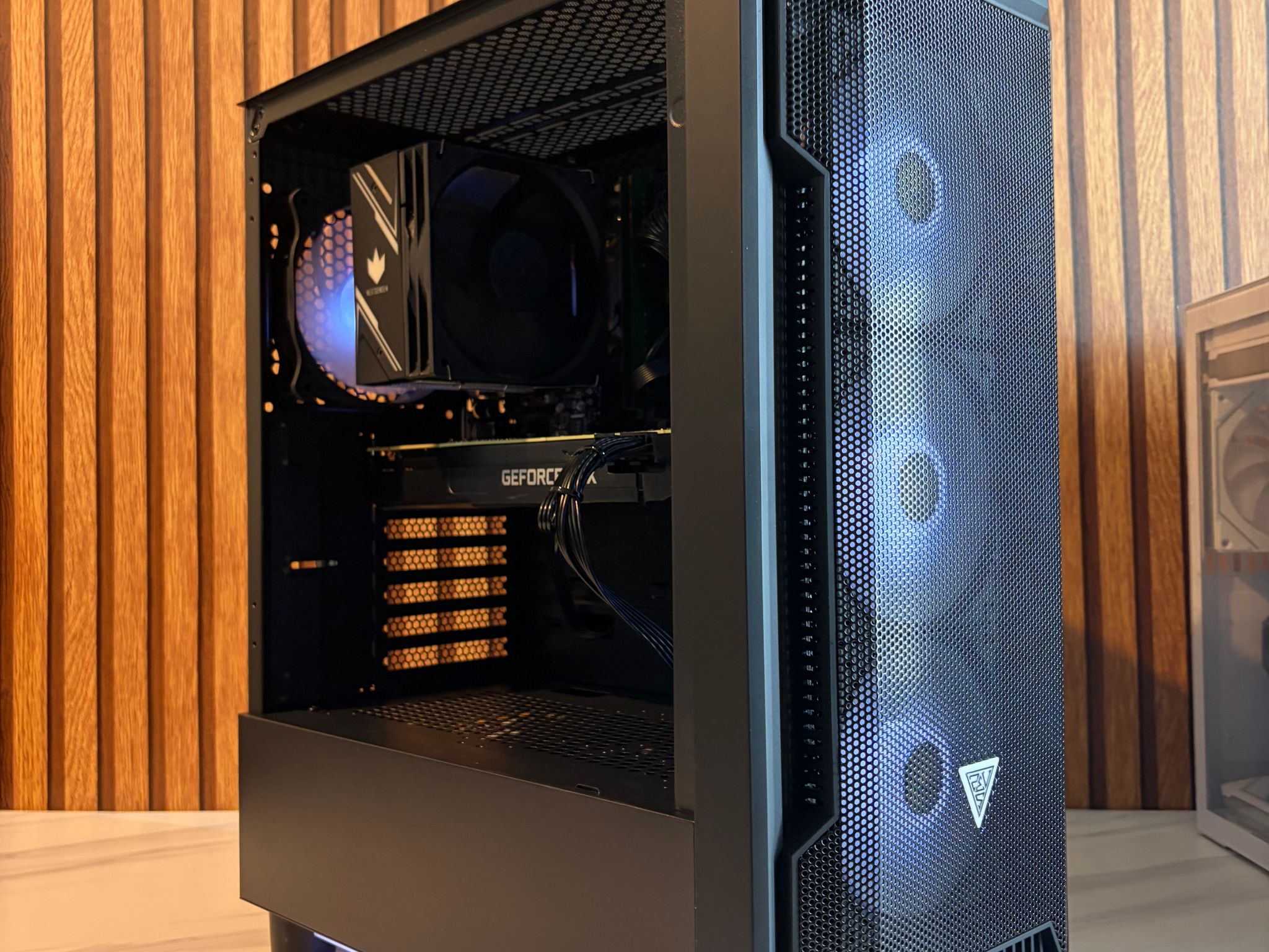 2080 SUPER | I5 8500 | 16GB DDR4 | 500GB SSD | 550W