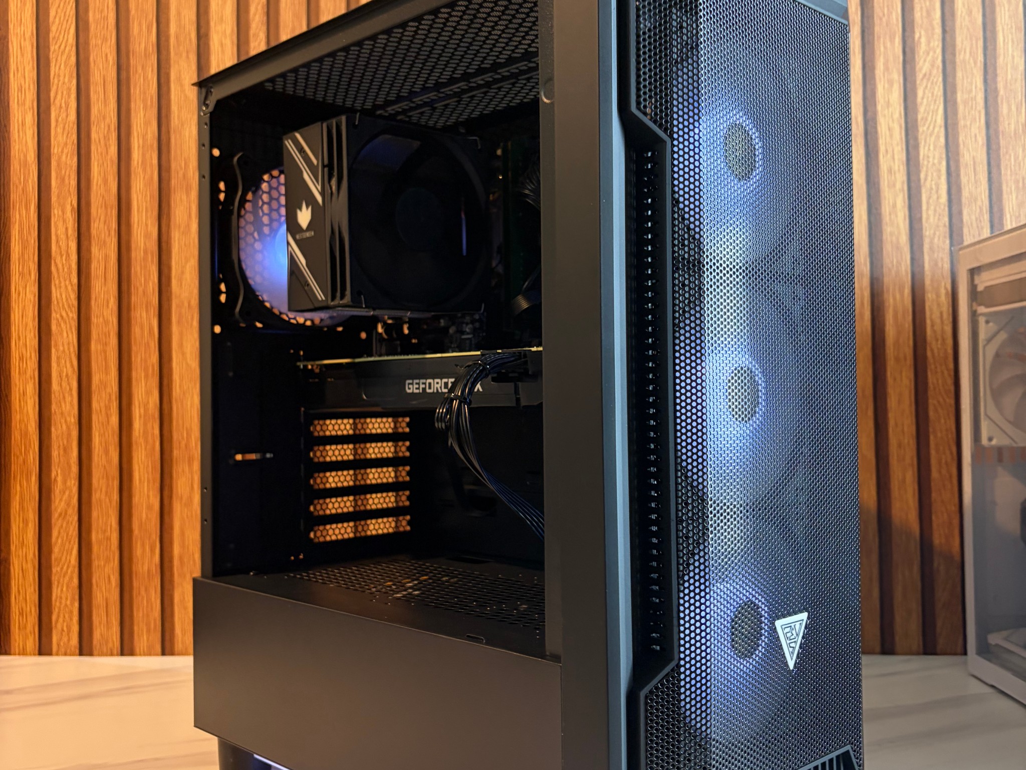 2080 SUPER | I5 8500 | 16GB DDR4 | 500GB SSD | 550W