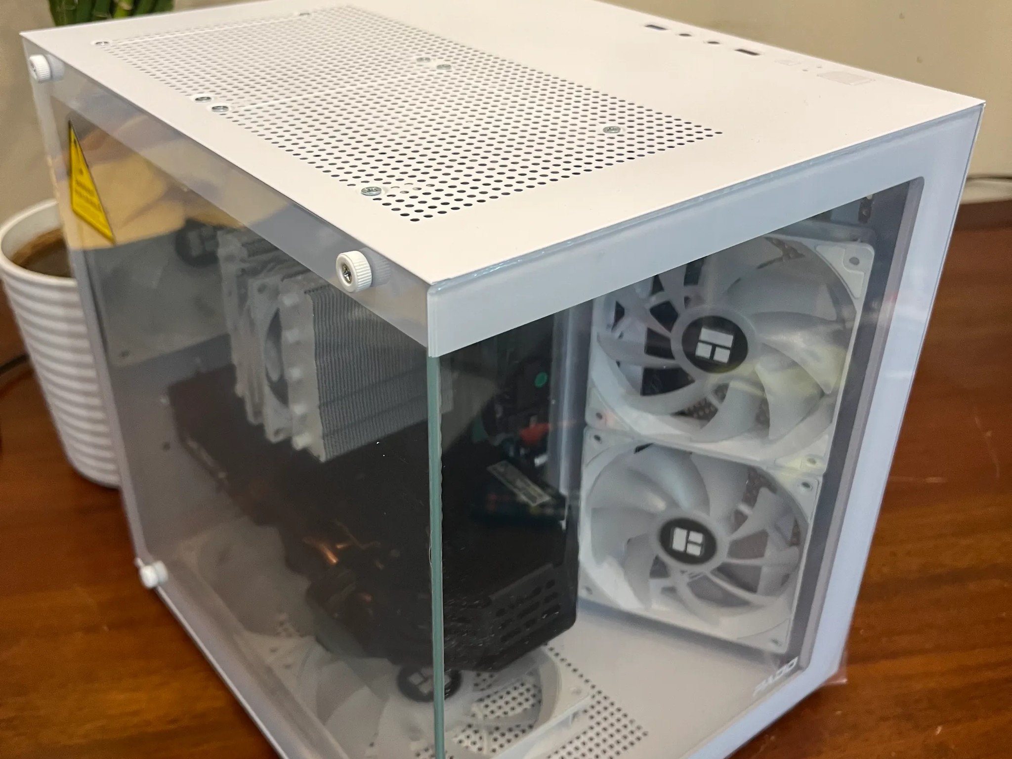 Intel 10 Core White Gaming PC RX 580 1tb Storage 32GB RAM WIFi WINDOWS 11 Pro