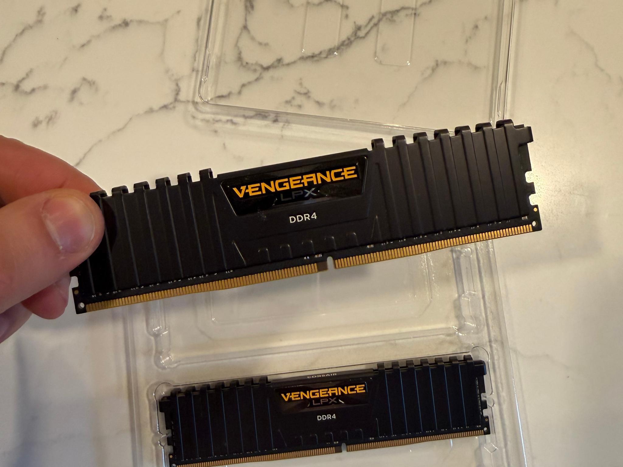 CORSAIR VENGEANCE LPX 32GB (2x16GB) DDR4 3600MHz