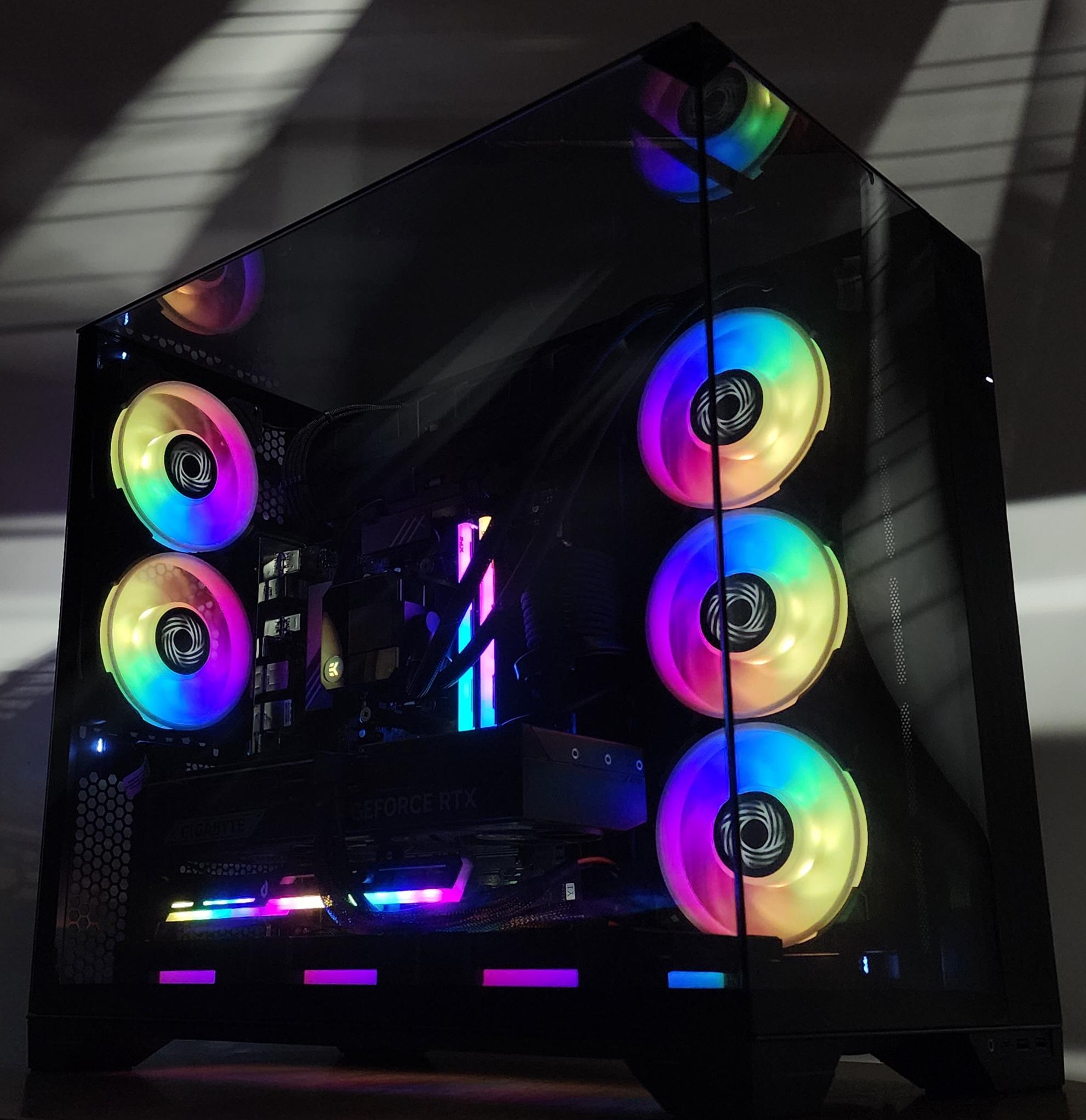 Gaming PC Ryzen 7 9700X 32GB RAM 2TB SSD RTX 5070 Ti 16GB Windows 11 Computer