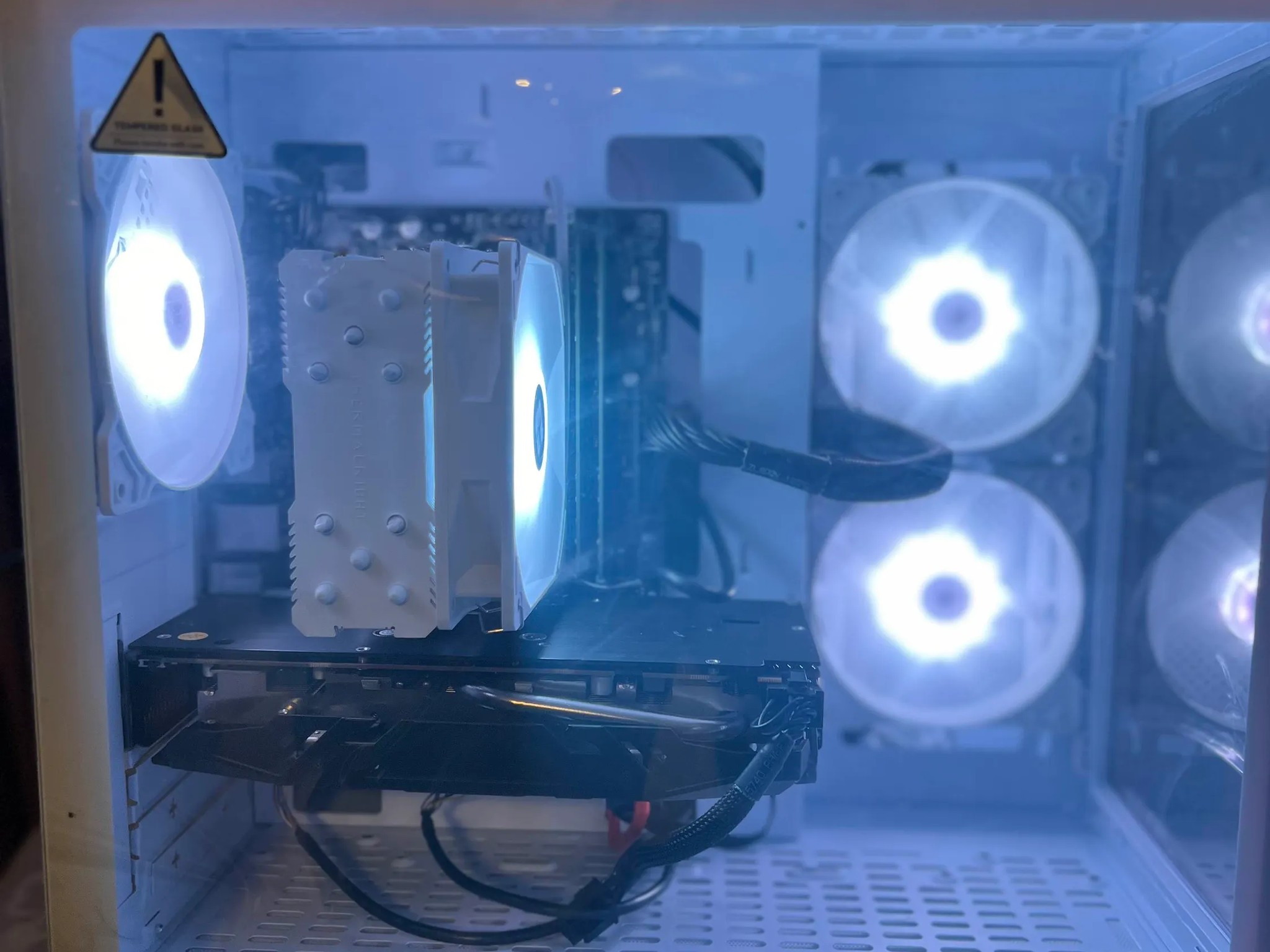 FrostByte Budget Gamer: RX 580 & i5 White Edition