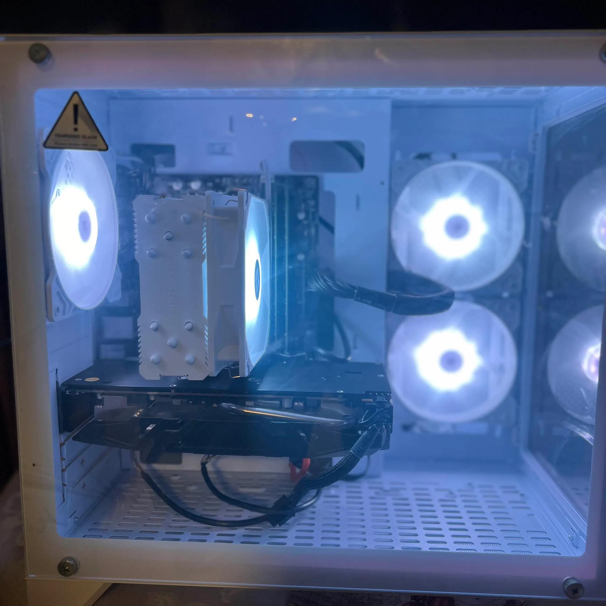 FrostByte Budget Gamer: RX 580 & i5 White Edition
