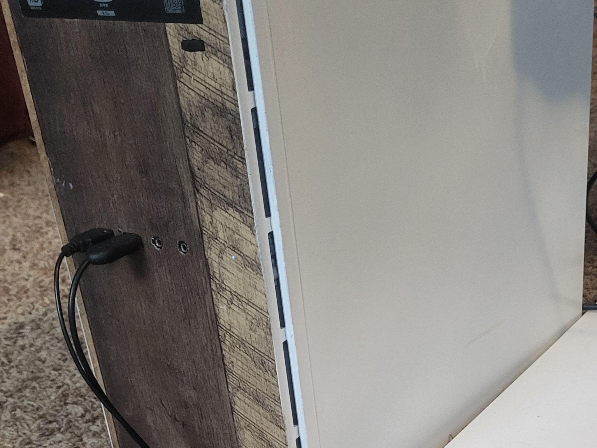 RTX Budget gaming pc: White and Wood case