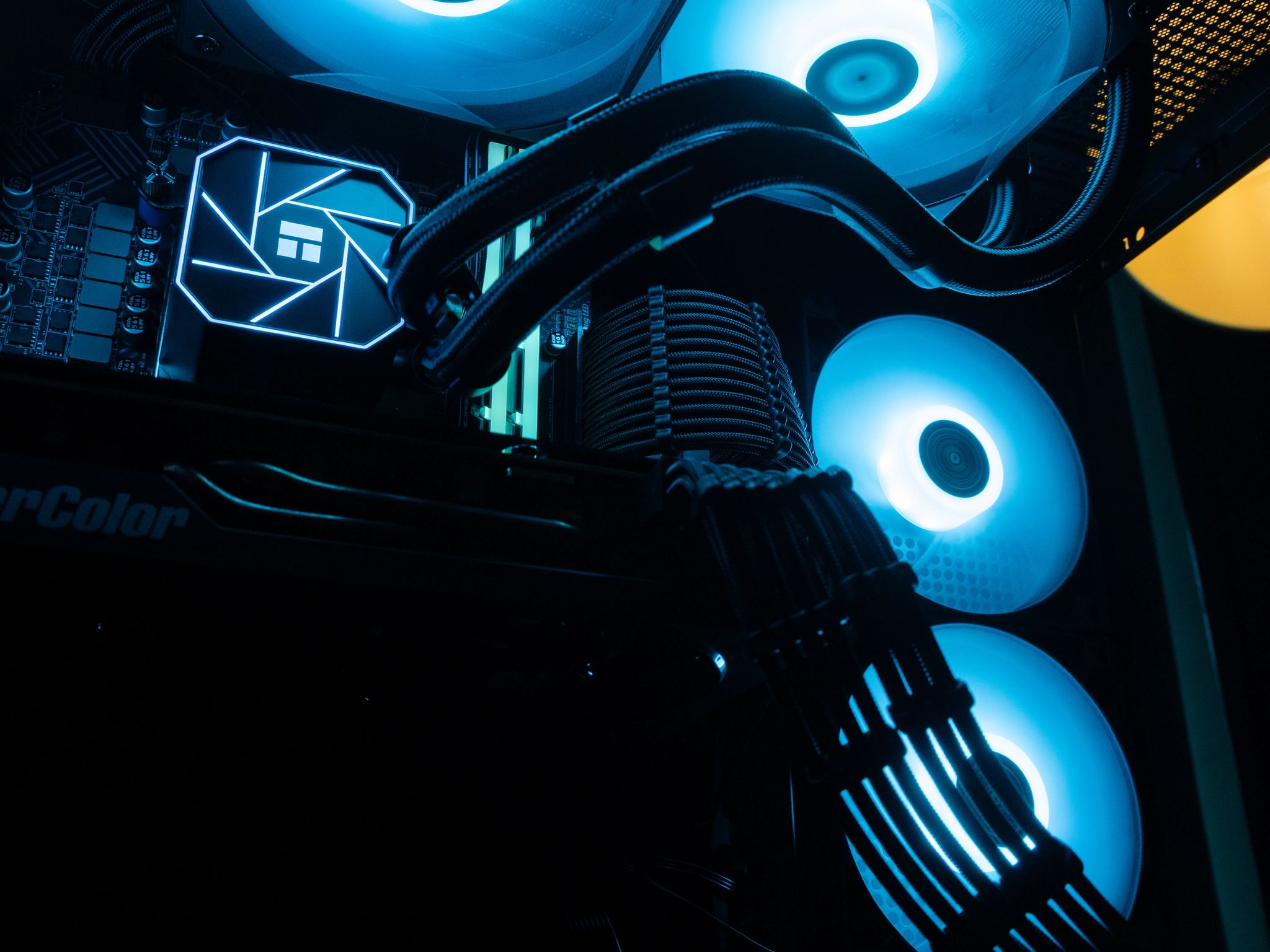 🐺 Cerberus 🐺 AMD RX 5700 XT / Intel Core i5-12500 / 1TB NVME / 32GB Ram / 240 AIO / Windows 11 Pro