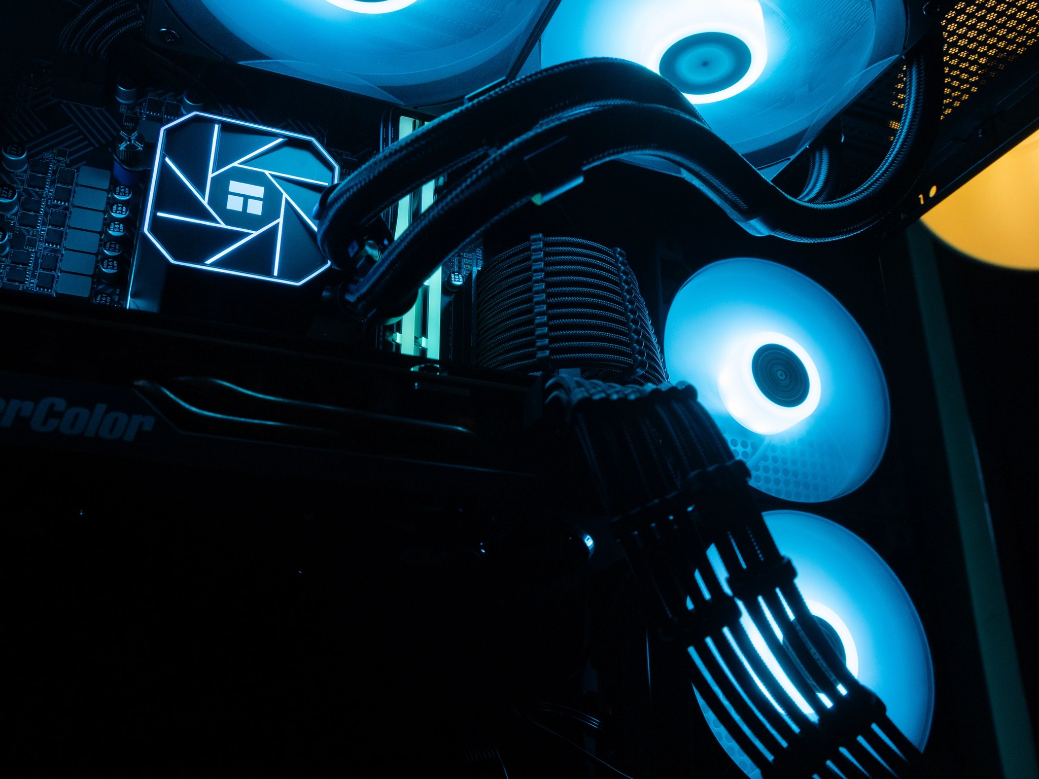 🐺 Cerberus 🐺 AMD RX 5700 XT / Intel Core i5-12500 / 1TB NVME / 32GB Ram / 240 AIO / Windows 11 Pro