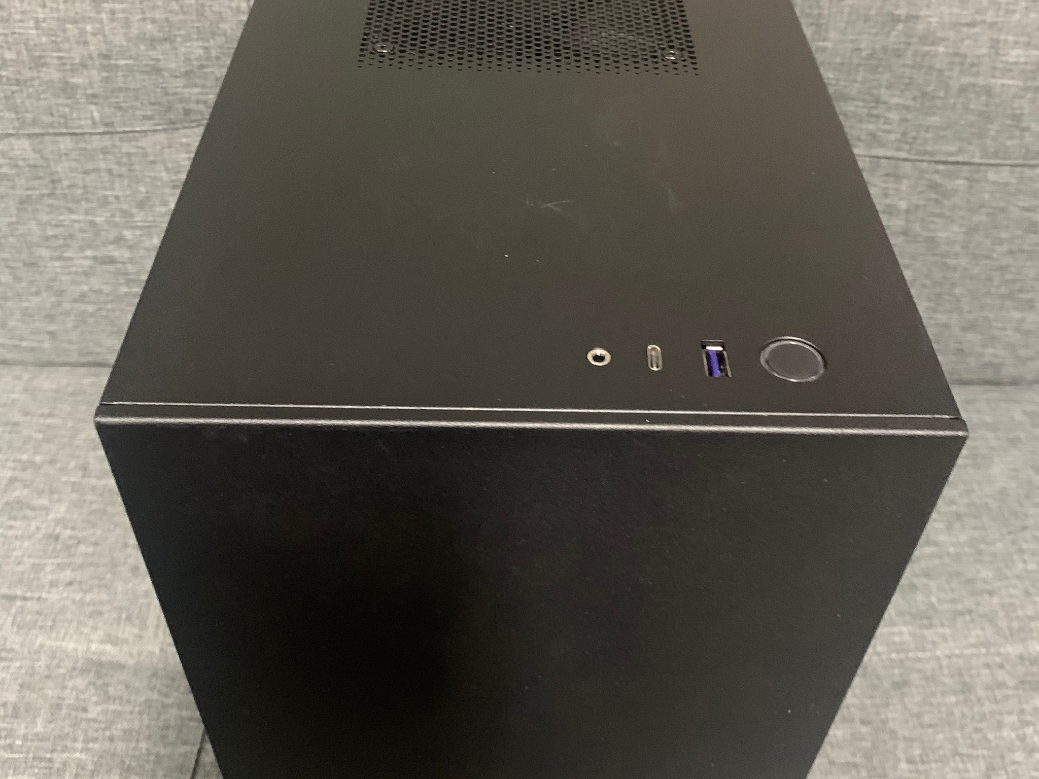 NZXT H210i Mini ITX Case (NEW)