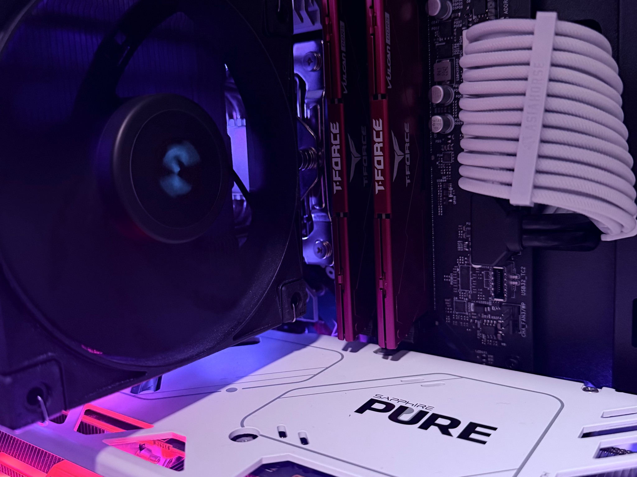 🔵⚪️"Sonic Pulse"⚪️🔵| 1440p/4k Gaming | RX 7800XT 16GB | 32GB DDR5 | i5 13400F | 1.75tb SSD | Win11