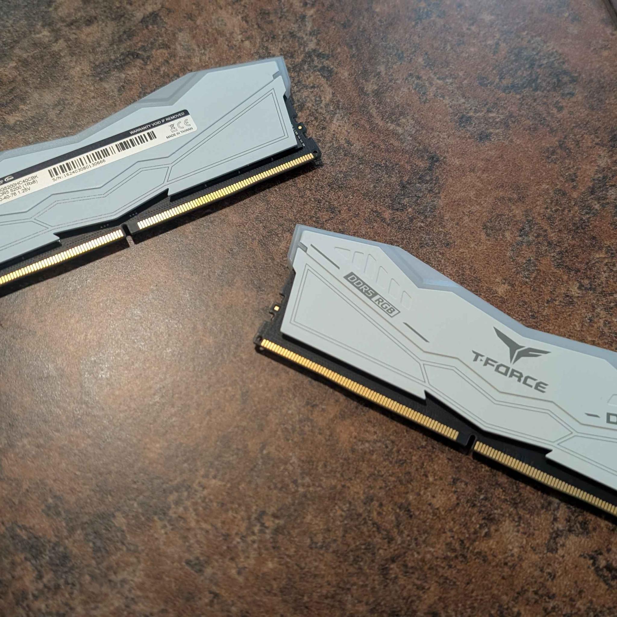 T-Force Delta RGB 32GB (2 x 16GB) DDR5 5200