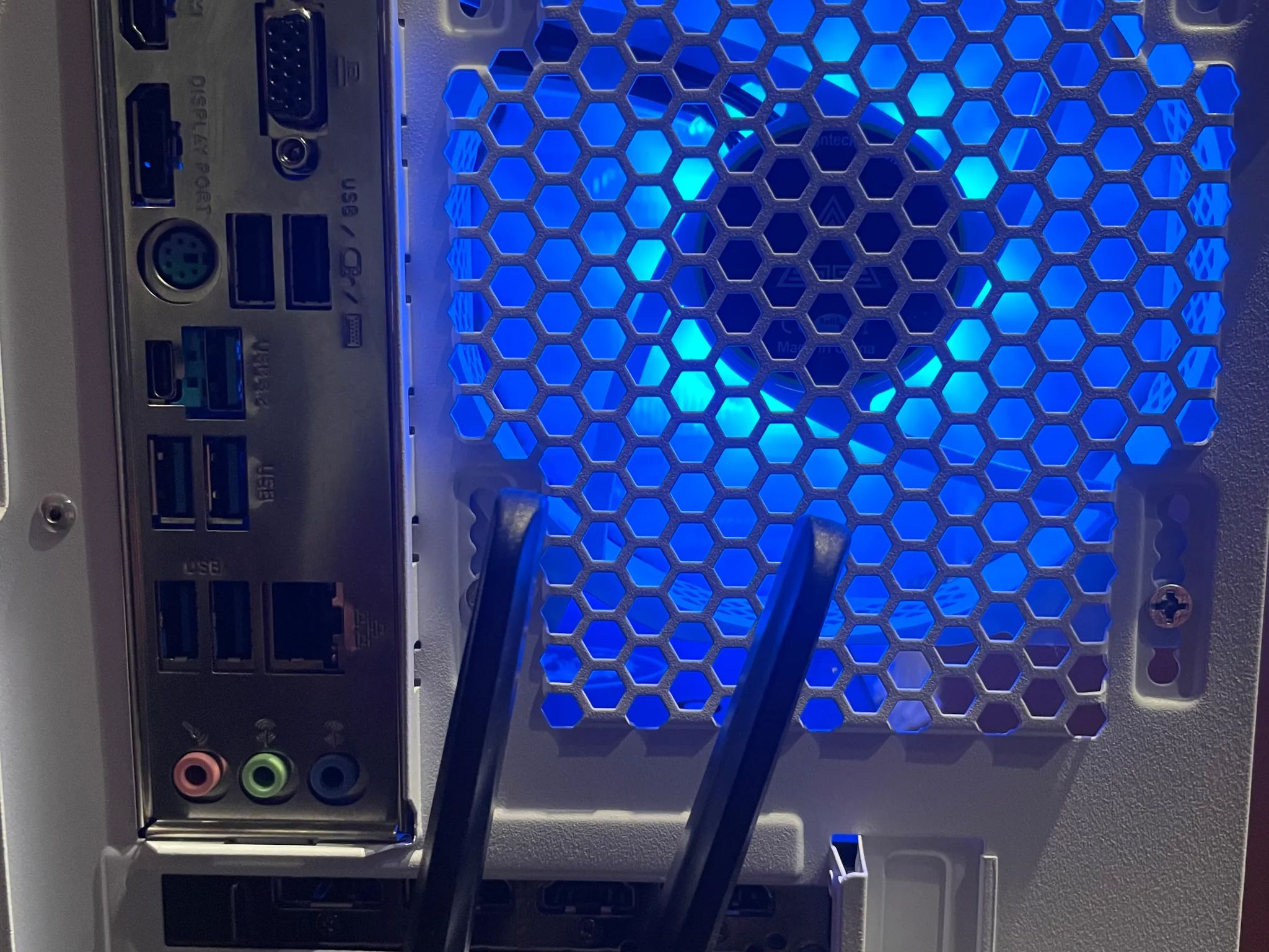 ‼️Budget‼️White PC Ryzen 5 5600 | RX 6600 XT 8 GB | Windows 11 Home | WIFI and Bluetooth!!!