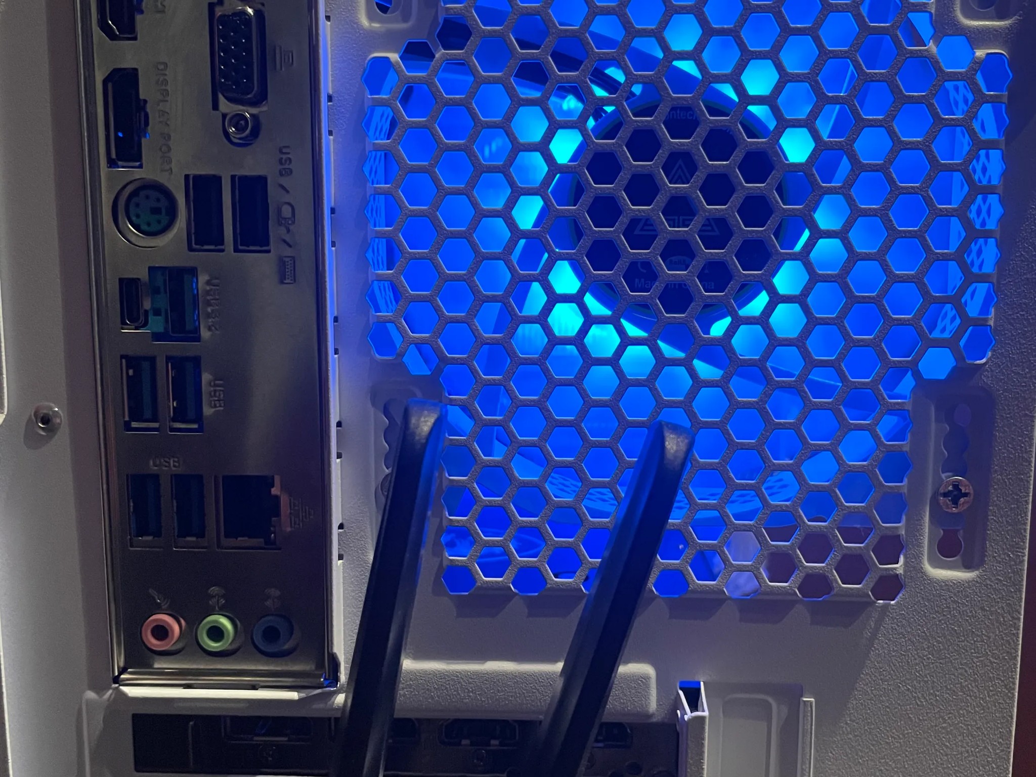 ‼️Budget‼️White PC Ryzen 5 5600 | RX 6600 XT 8 GB | Windows 11 Home | WIFI and Bluetooth!!!