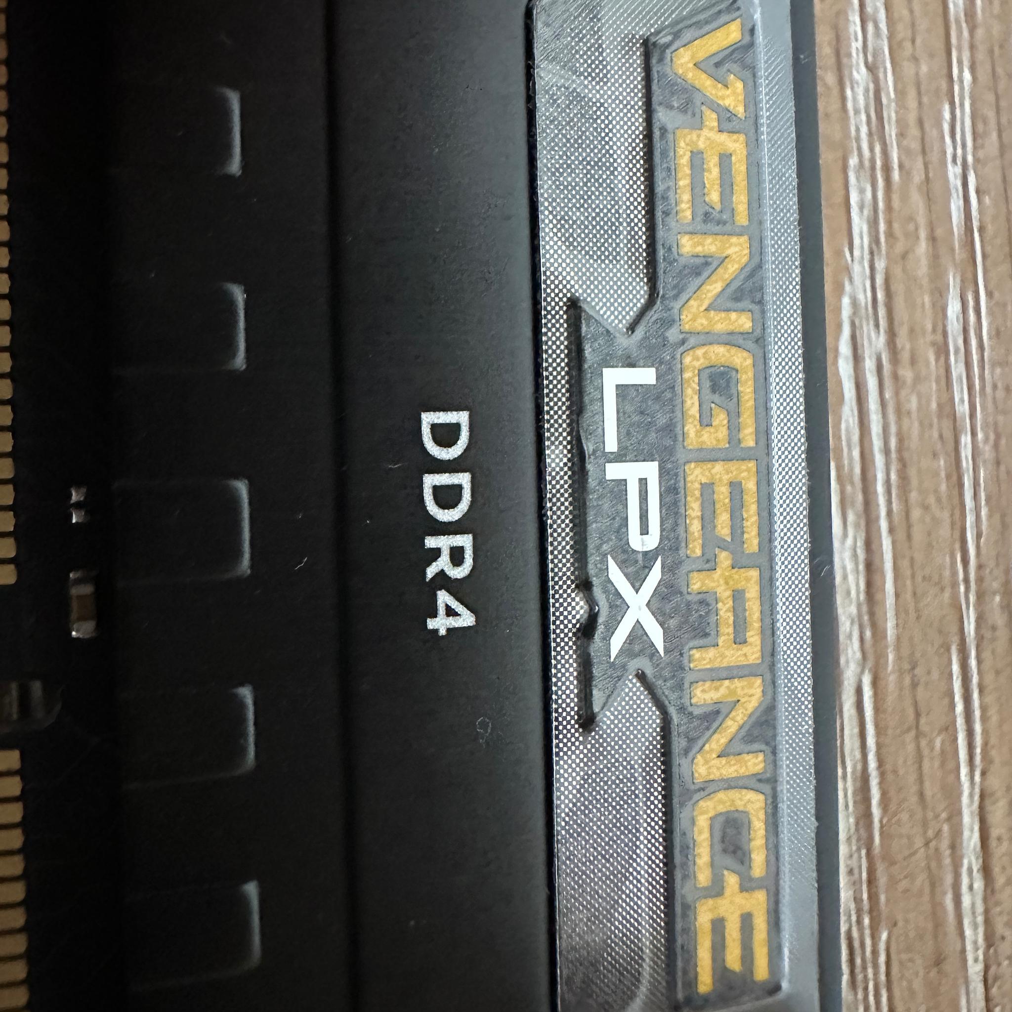 MASSIVE SALE! 32 GB DDR4 Corsair Vengeance LPX 3600MT/s