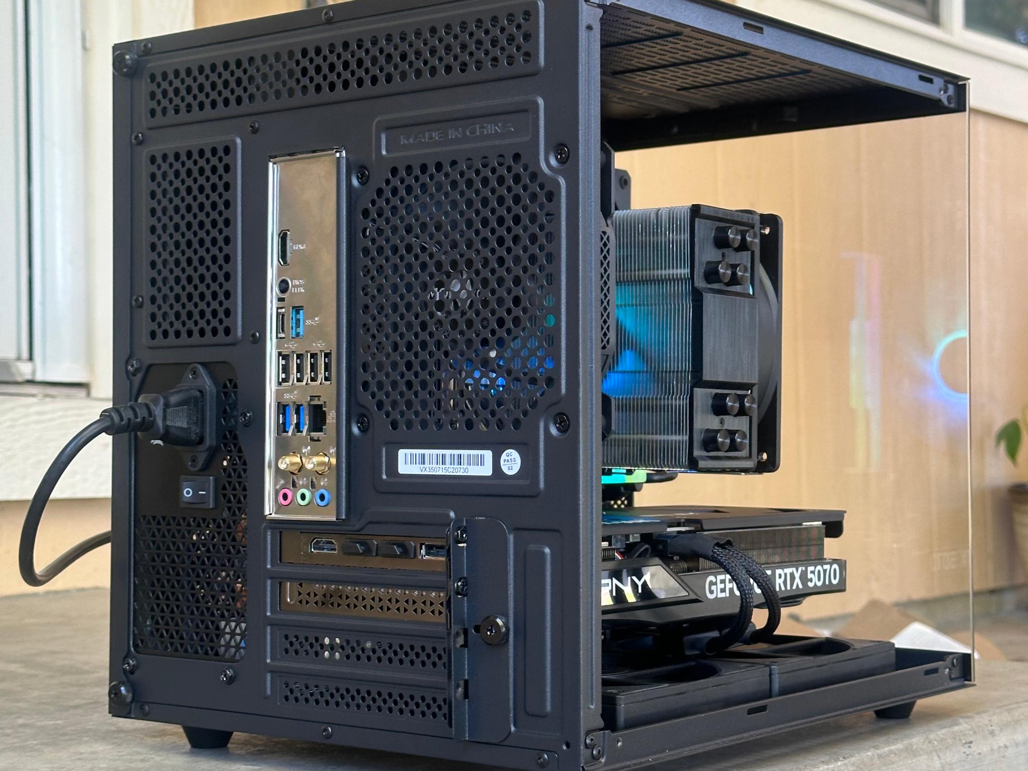 Rtx 5070 / Ryzen 7 8700F / 32GB 7200MHz / 1TB nvme ssd / Windows 11