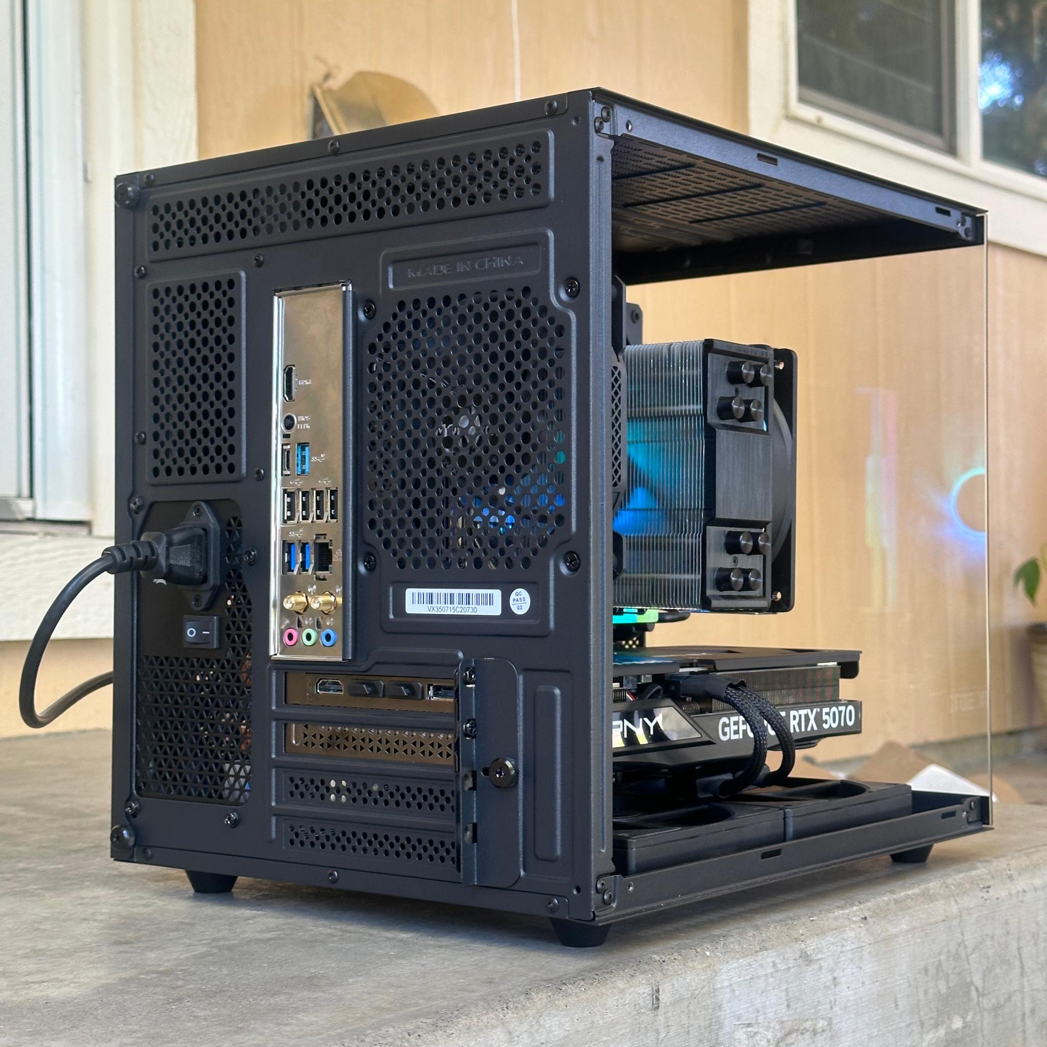 Rtx 5070 / Ryzen 7 8700F / 32GB 7200MHz / 1TB nvme ssd / Windows 11