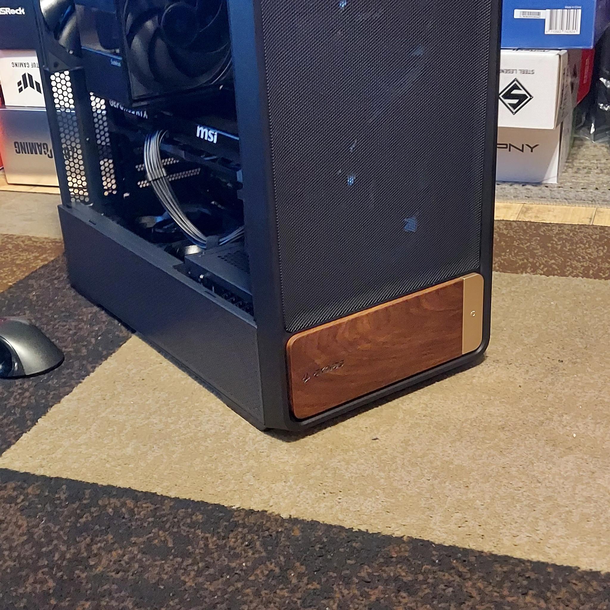 MSI Stealth 9800X3D/RTX 5070Ti Gaming PC