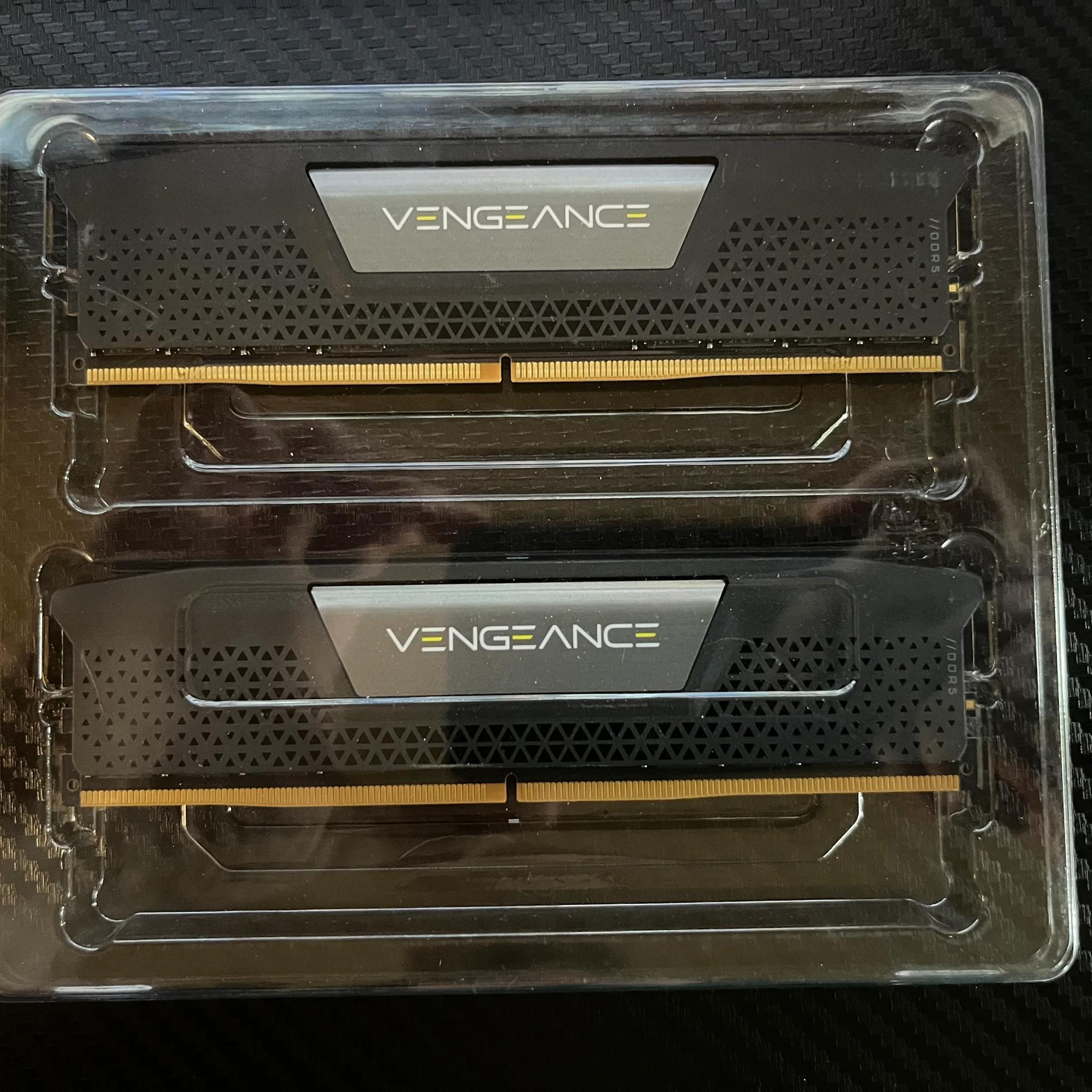 Corsair Vengeance DDR5 - 64GB 5600MHz - CL40-40-40-77 - (CMK64GX5M2B5600C40)