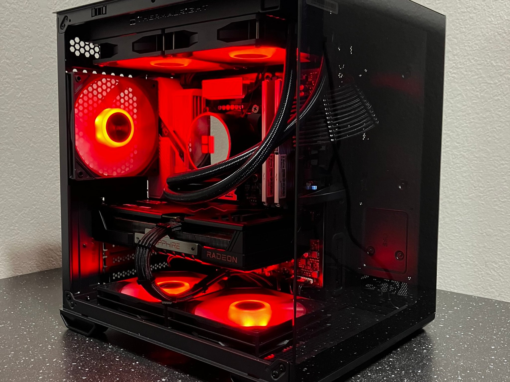 Gaming PC - Intel i5 14600K + Radeon RX 9060 XT 16GB + WiFi/BT + Liquid Cooling